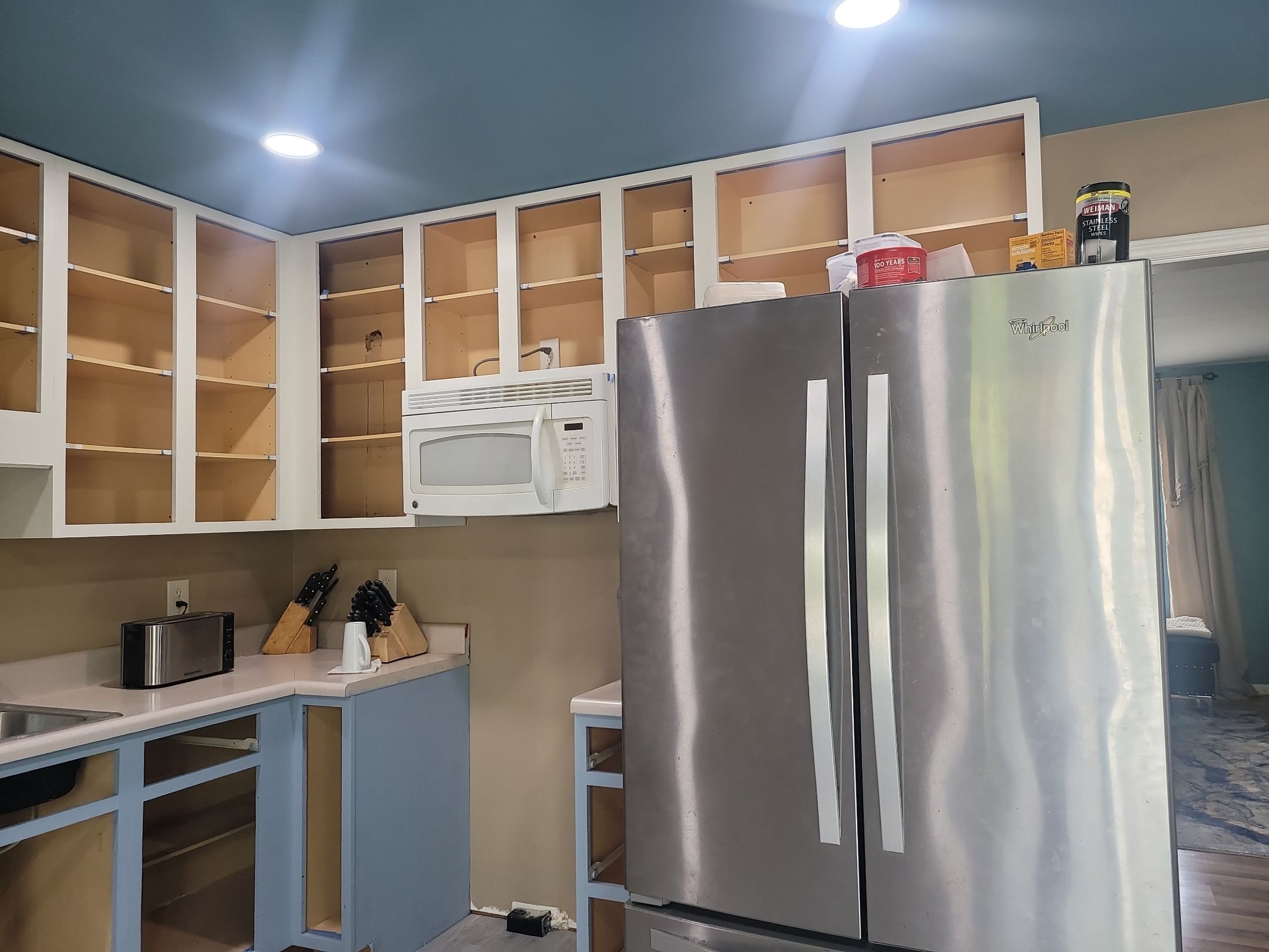 Holly Springs Kitchen Remodel – Two-Tone Shaker Cabinets & Open-Concept Design by Elite Remodeling and Design LLC