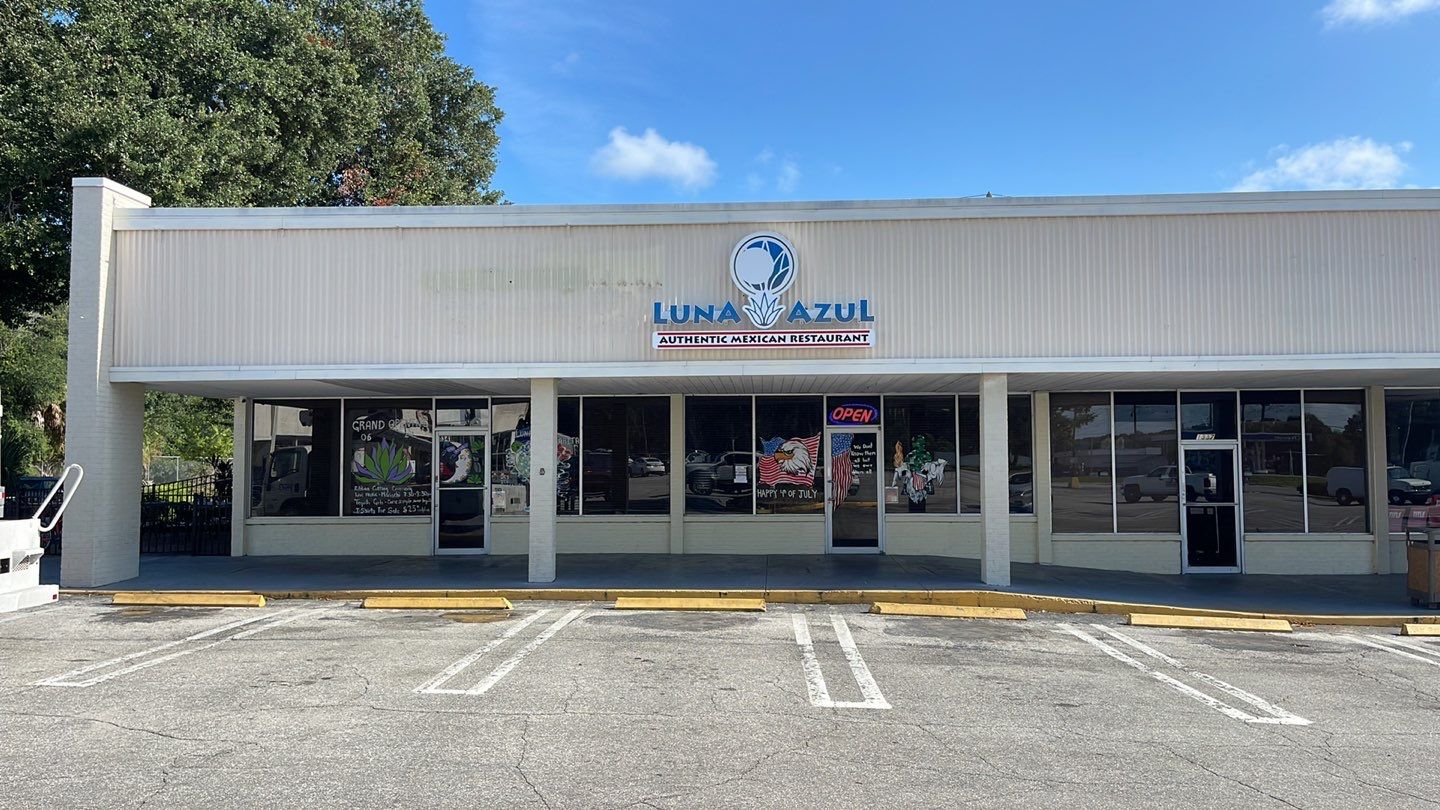 Channel Letters for Luna Azul by SignCrafters