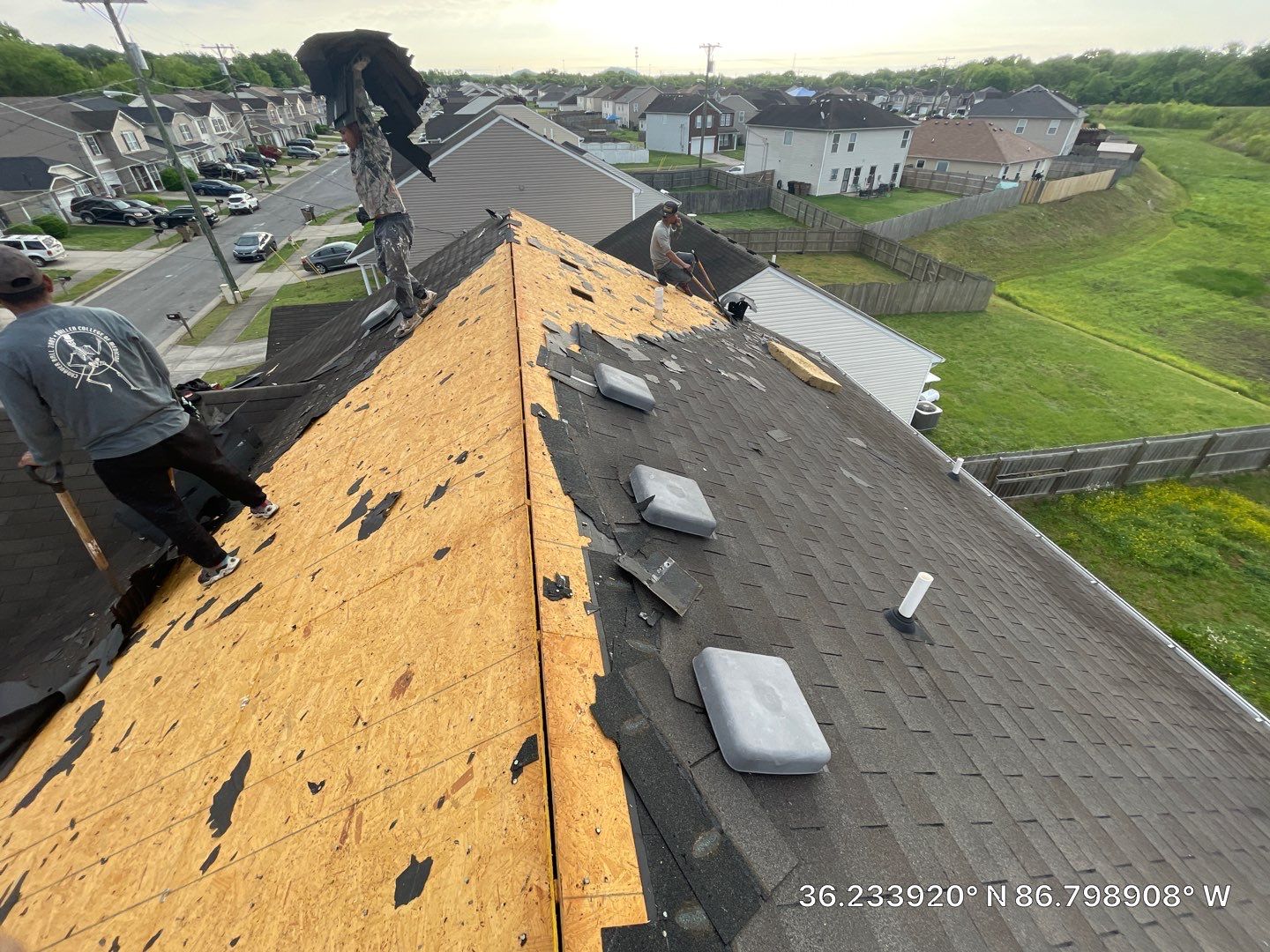 Residential Roofing Installation using Owens Corning TruDef Oakridge Roofing System by Undersun Roofing 
