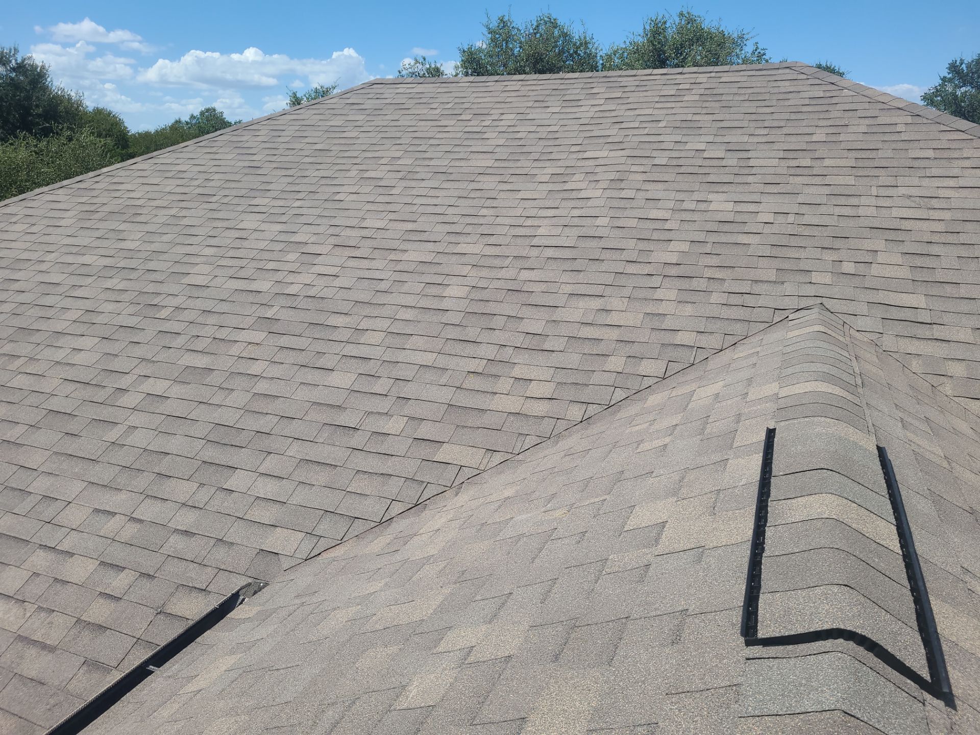 Class IV, Malarkey Vista  by Oakwood Roofing and Construction, LLC