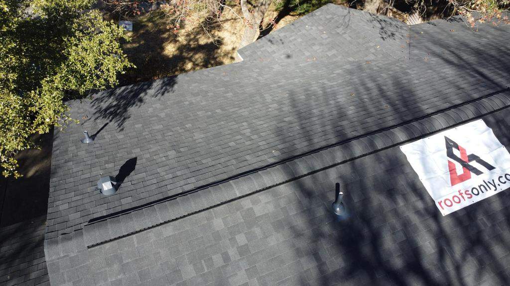 Onyx Black - Owens Corning TruDefinition Oakridge by RoofsOnly.com