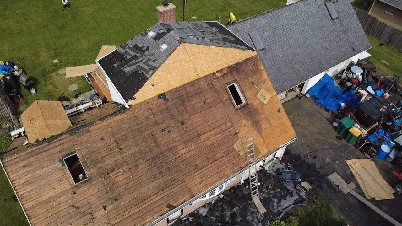 Country Home with a New life by Level Up Roofing and Restoration Services LLC