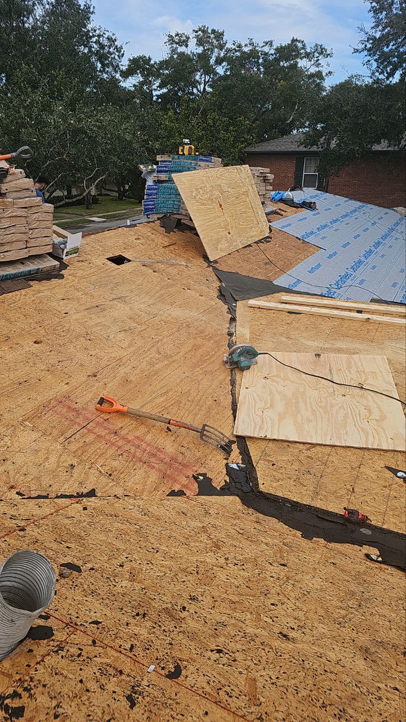 Residential Roofing Installation using Certainteed Landmark Moire Black by Galvan Roofing and Construction