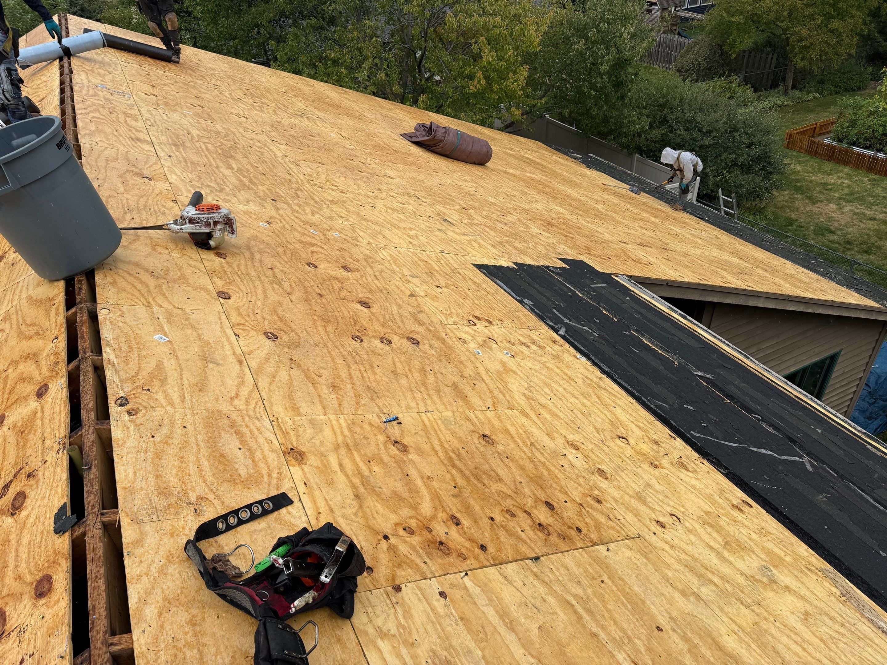 Roof & gutters by Optimal Home Improvement 