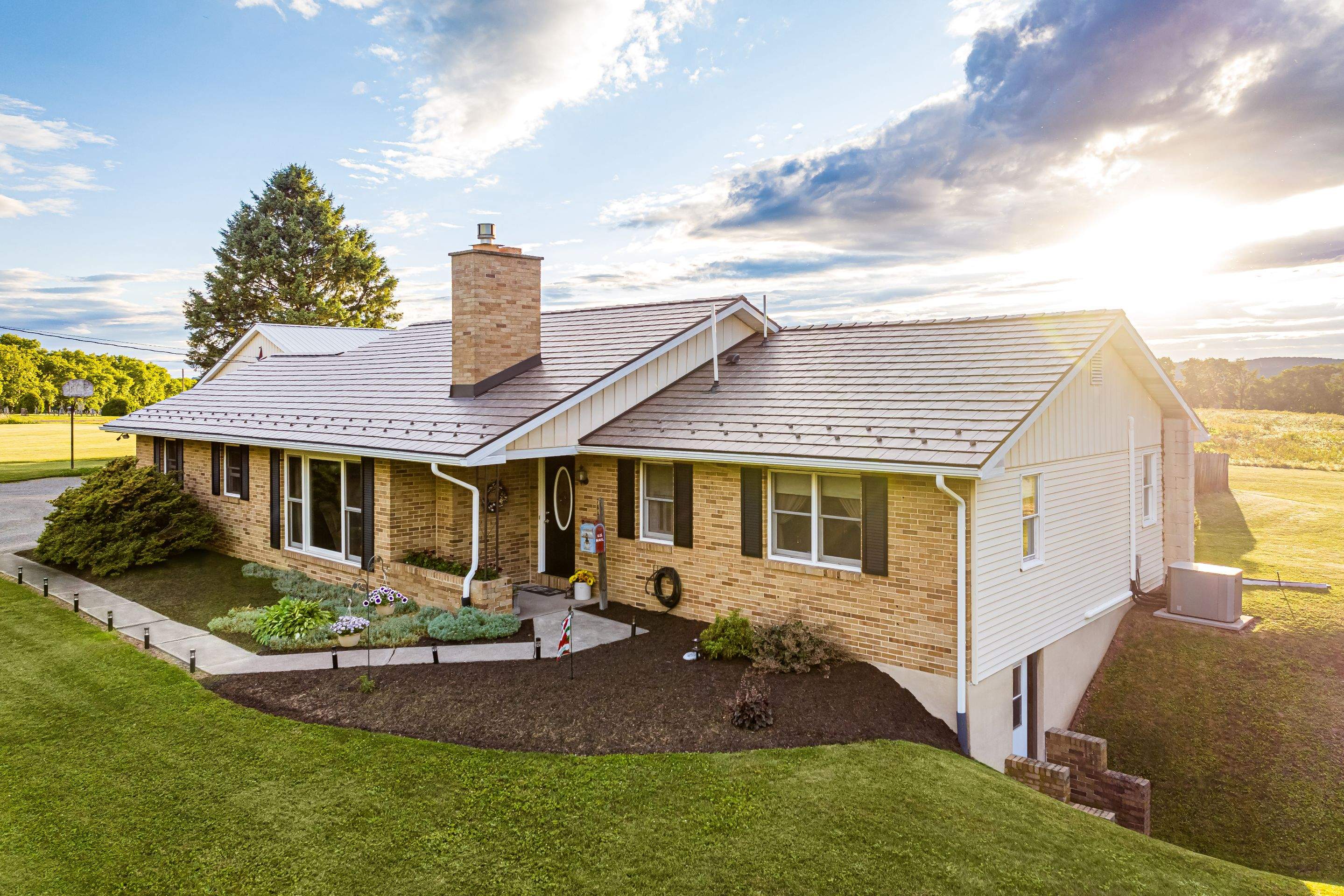 Metal roof-slate by Esh Builders