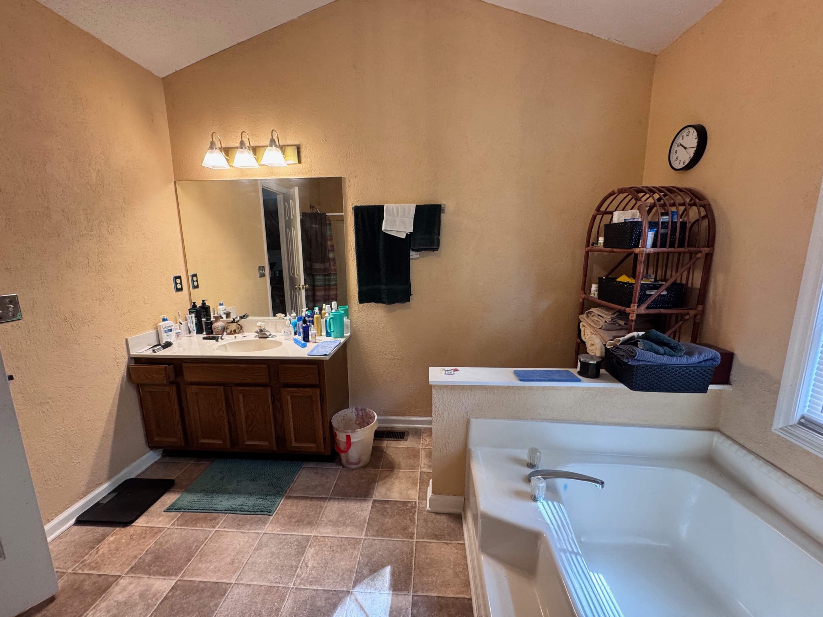 Master bathroom renovation by Prudencio