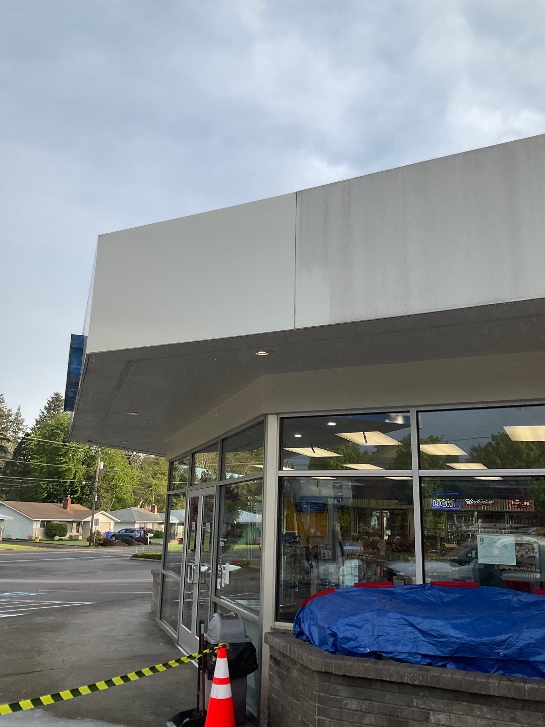 Store wash using Soft wash solution by Willamette Outdoor Wash LLC