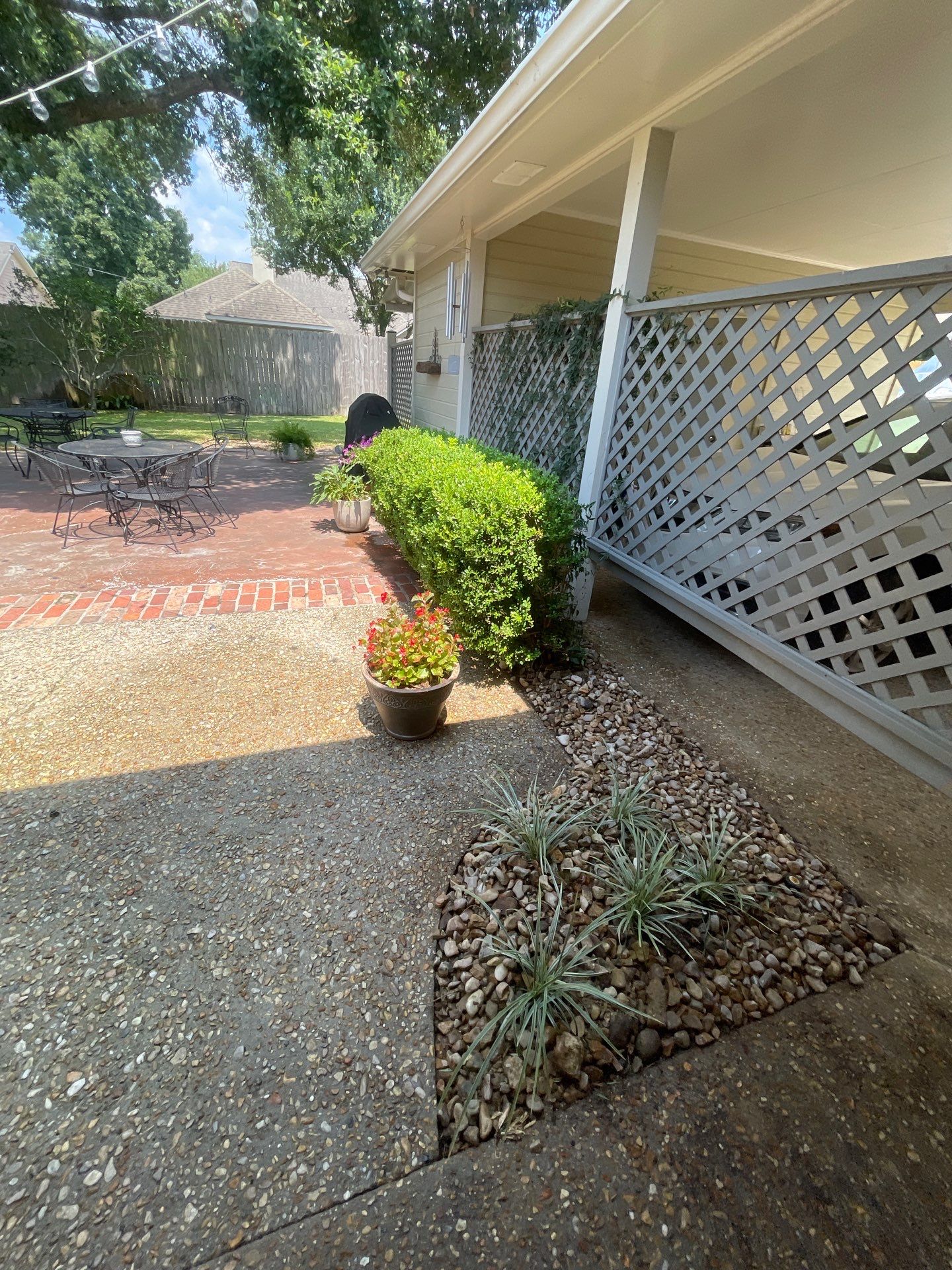 DEMO / BED PREP / CUT IN BED EDGES / MULCH INSTALL using BROWN MULCH "BARK BRITE" & ROAD ROCK by CutScape, LLC.
