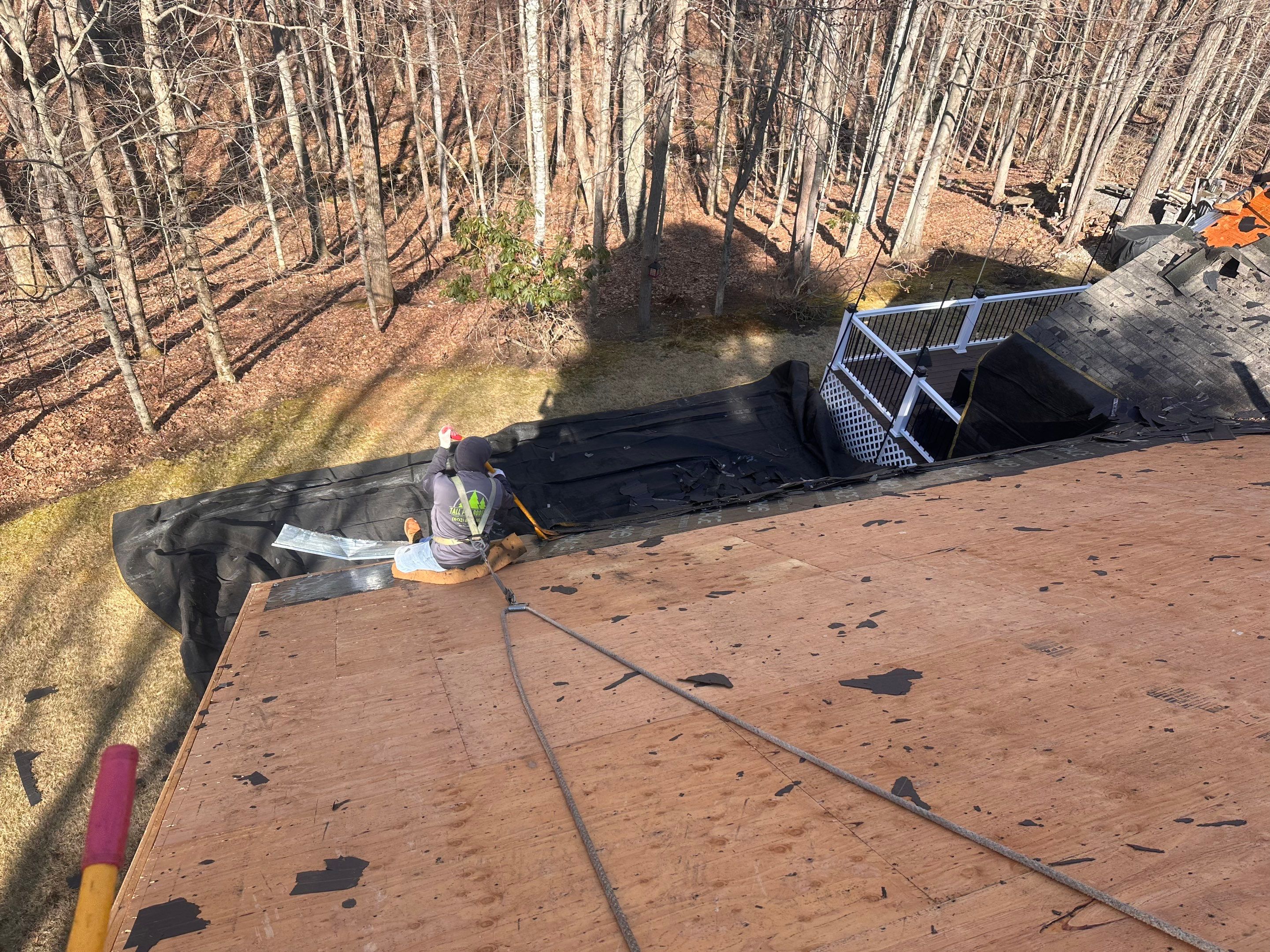 Vinyl Siding and Asphalt Roofing Replacement in Deerfield by Tall pine roofing