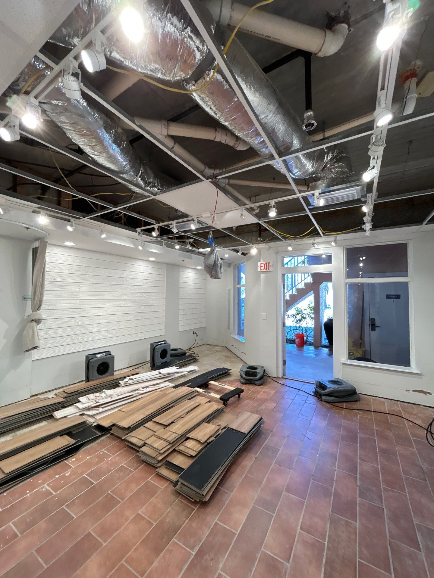 Water Damage Extraction by Ampm Restoration Services