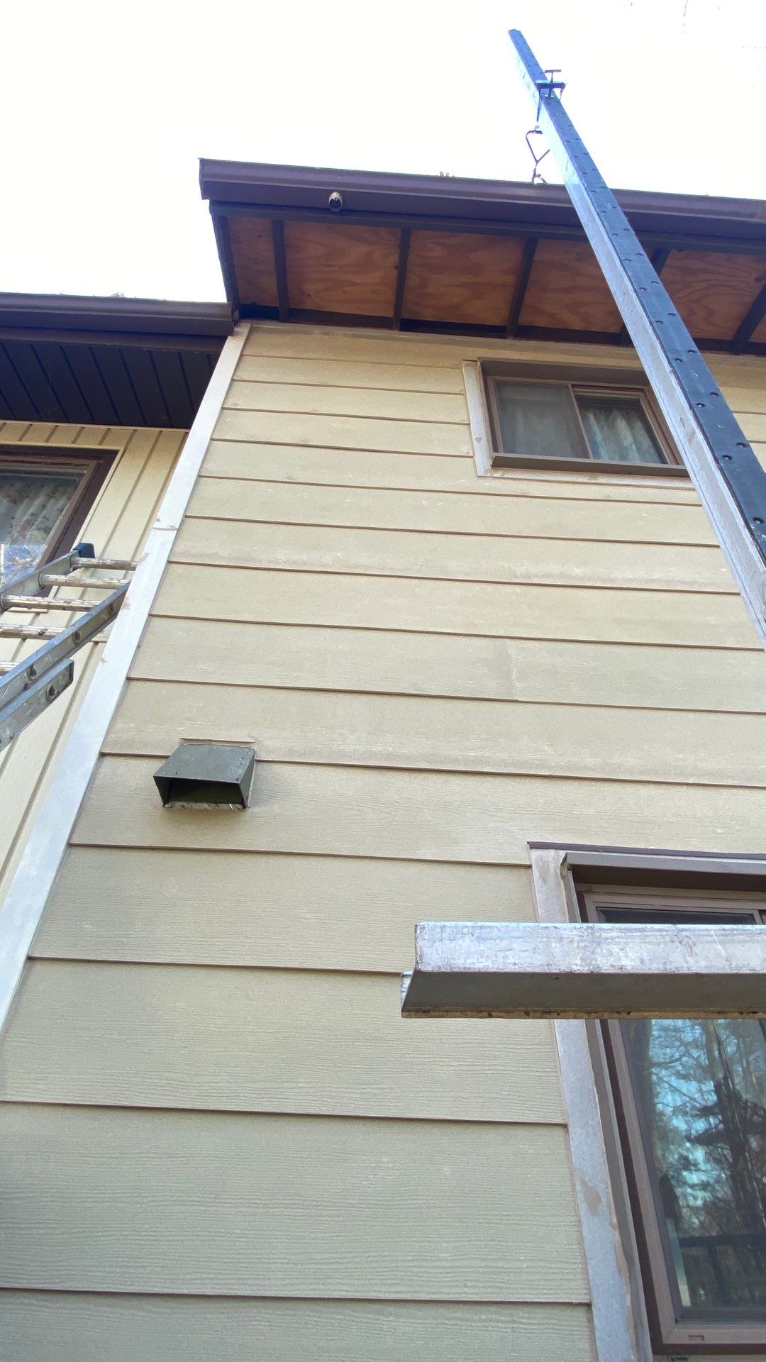 Reston: Residential Siding Replacement with James Hardie Statement Beaded Plank in Cappuccino Muffin by RM Banning, Inc.