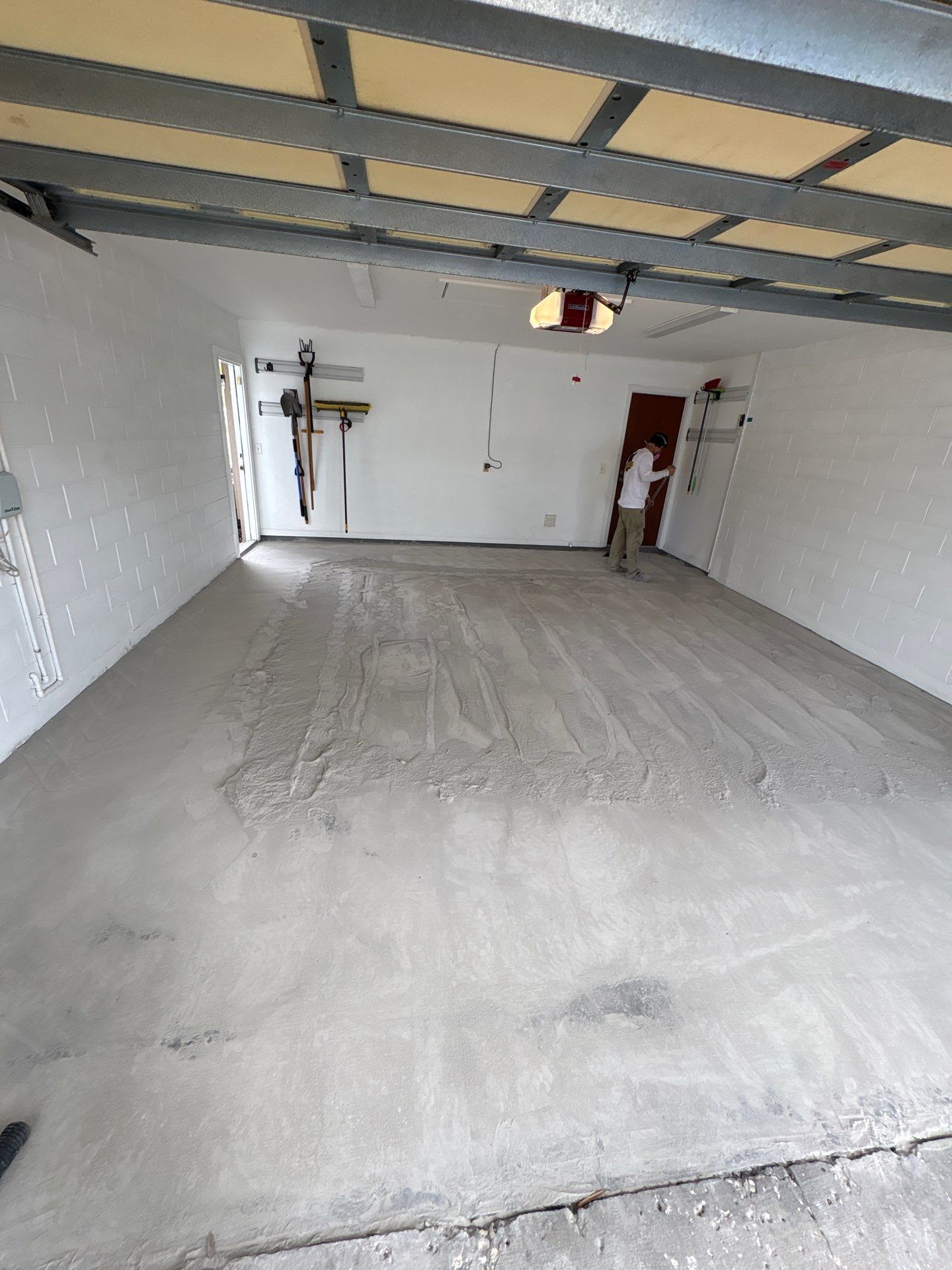 Garage and Screened Lanai Epoxy Floor Coating in Brandon by Performance Floors & Coating