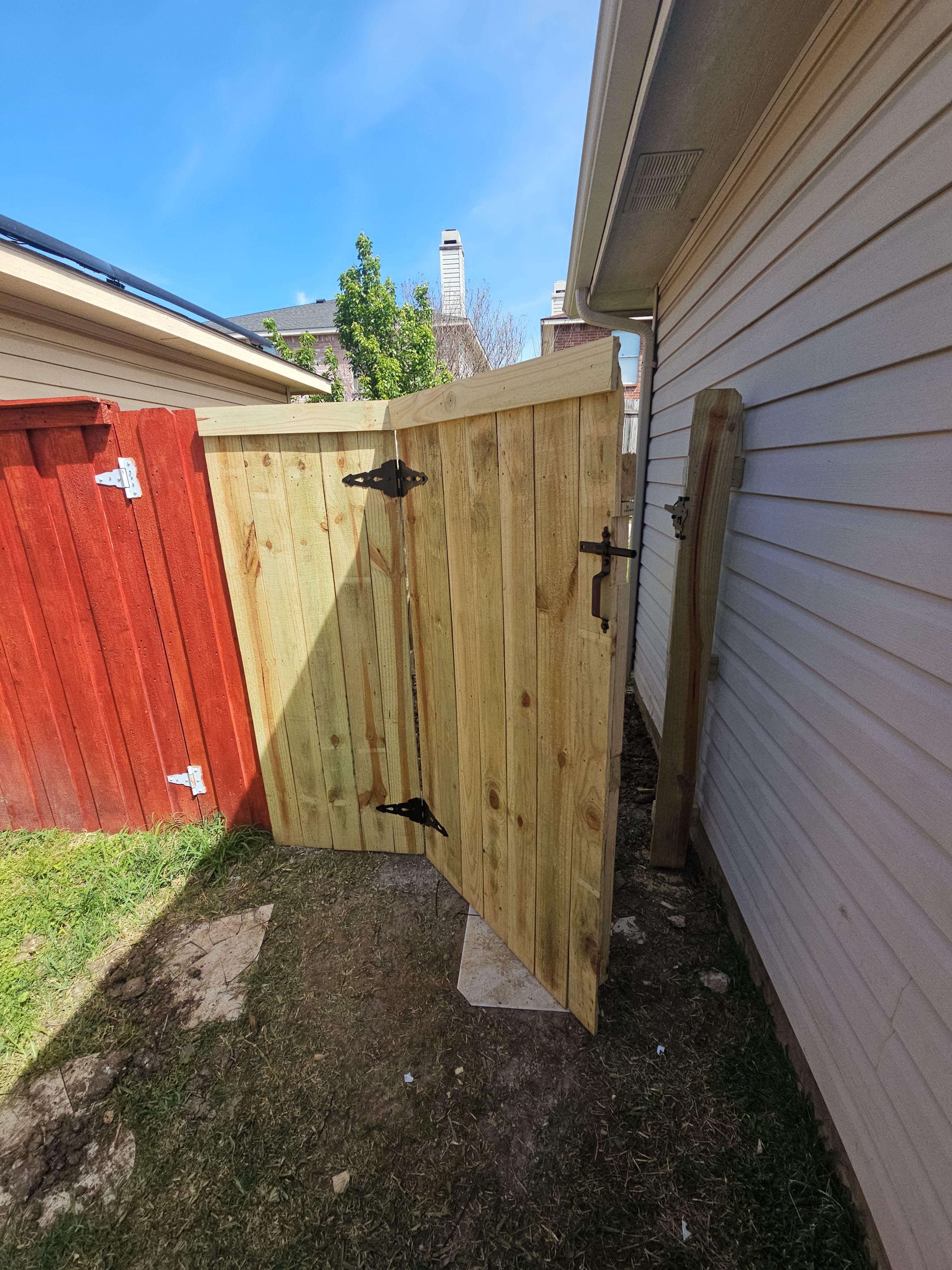 robledolinda-Patio Cover & Fence by road roofing llc