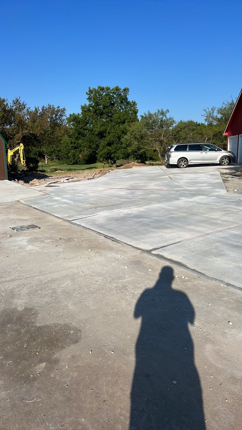 1000' Drive and Patio using Concrete by Clays Services Inc