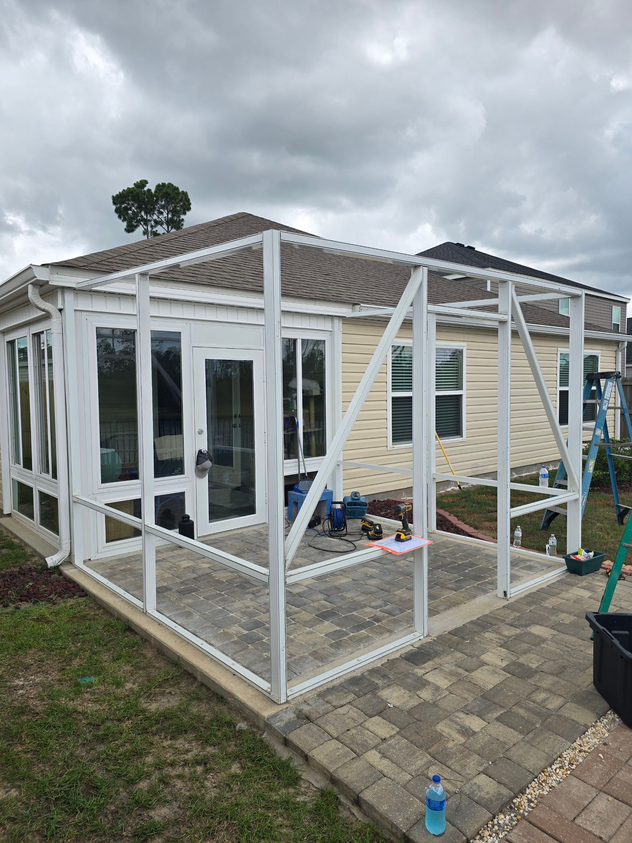 Screen Room using Colorbeam by Titan Sunrooms