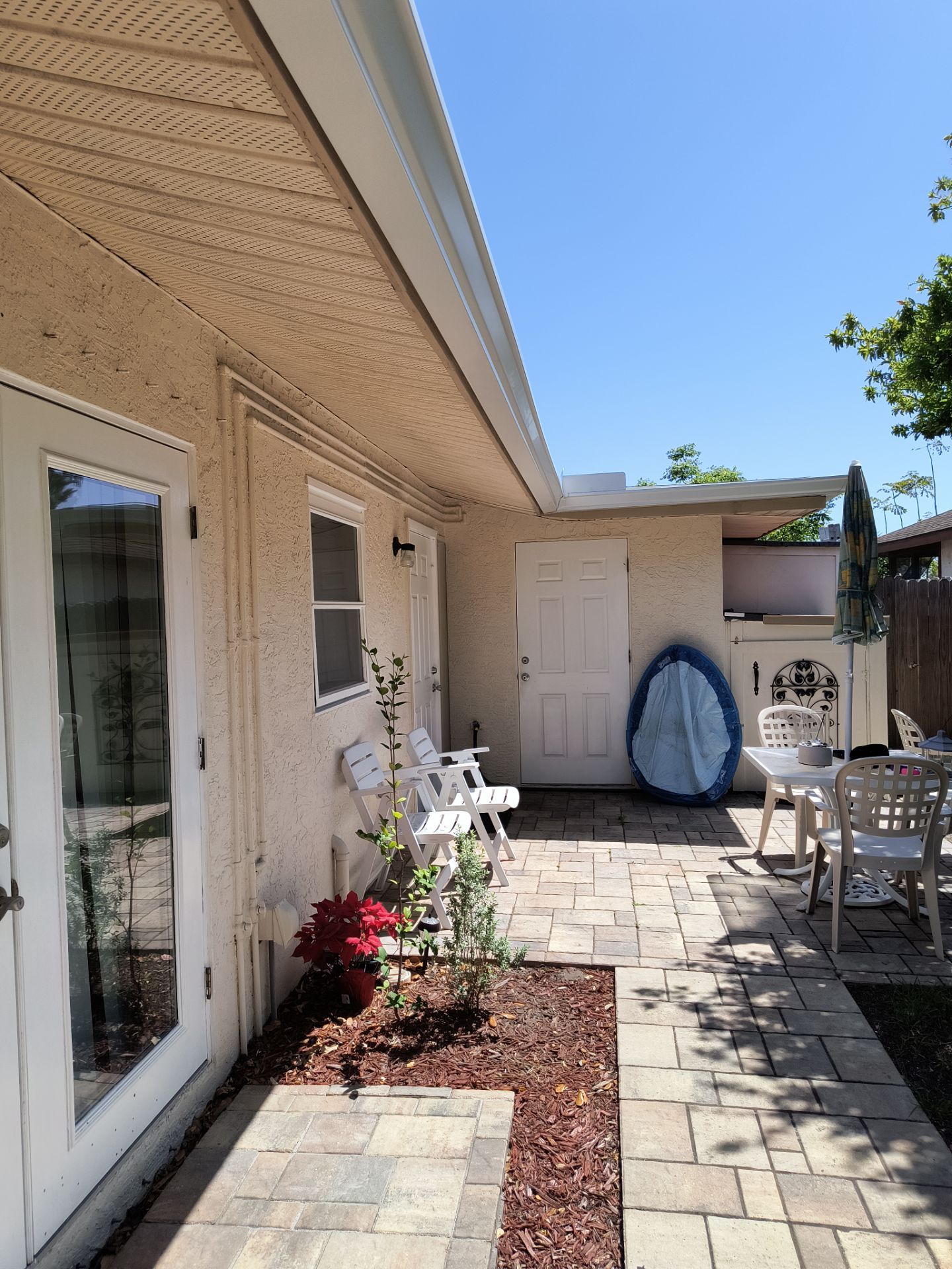 K-Style Seamless Gutter Installation using 3X4 Elbow Downspout in Sarasota FL by Gutter Professors