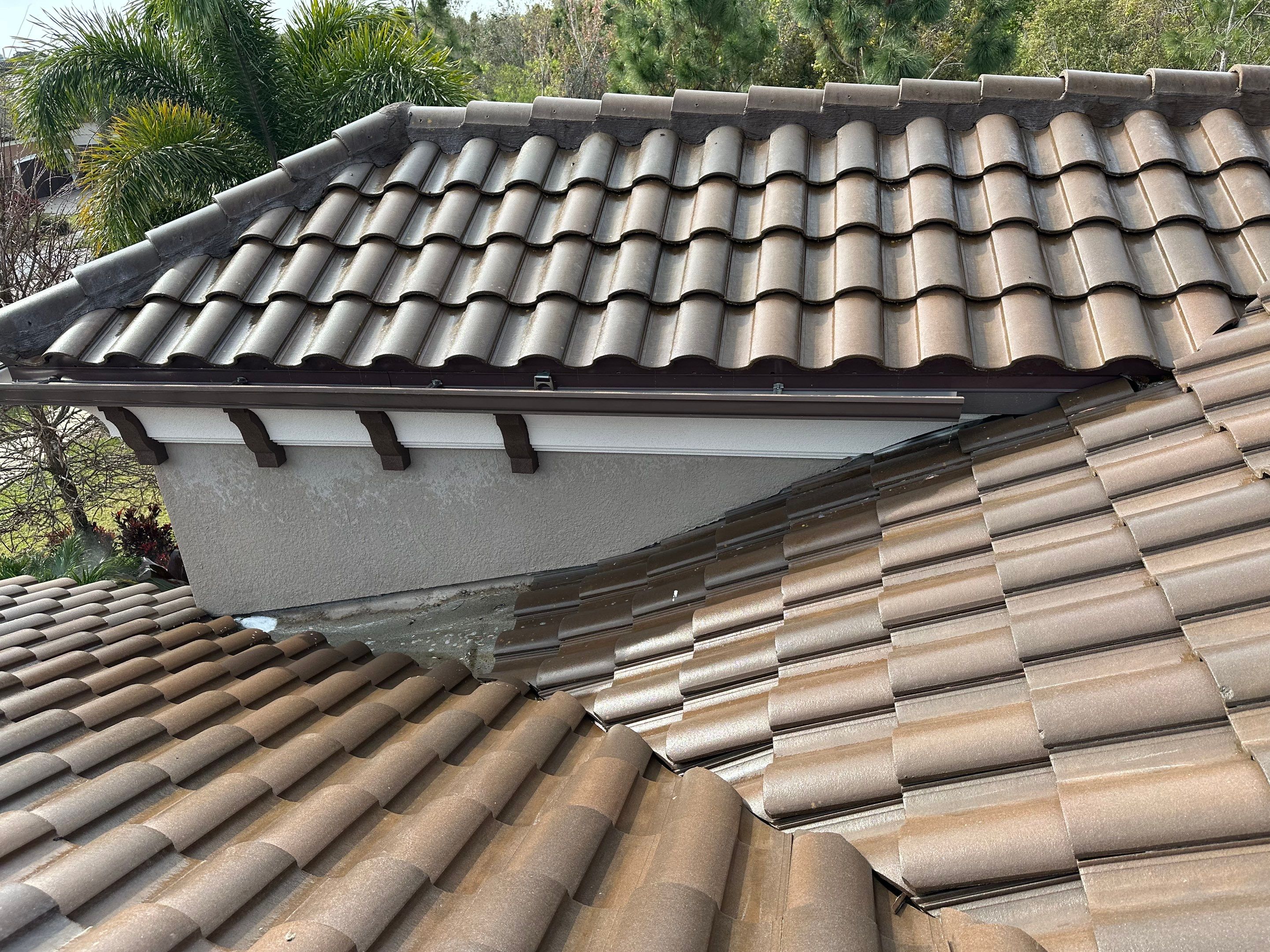 Concrete Tile Roof, Paver Pool Deck, Screen Enclosure & Driveway Cleaning in Artisan Lakes Esplanade, Palmetto, FL | Sunshine AquaWash by Sunshine AquaWash