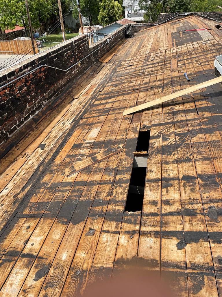 Commercial Roofing Installation using Conklin BenchPly system with PUMA top coat (imbedded fabric system) by Straight Edge Roofing Inc