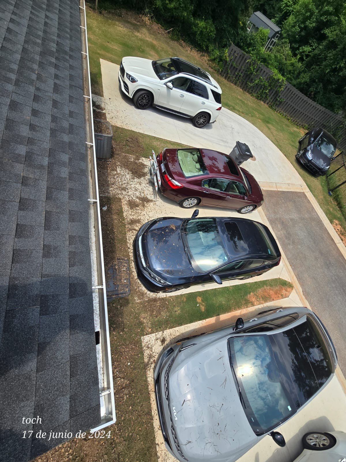 Commercial gutter cleaning Simpsonville & Easley, SC after photo with clean gutters