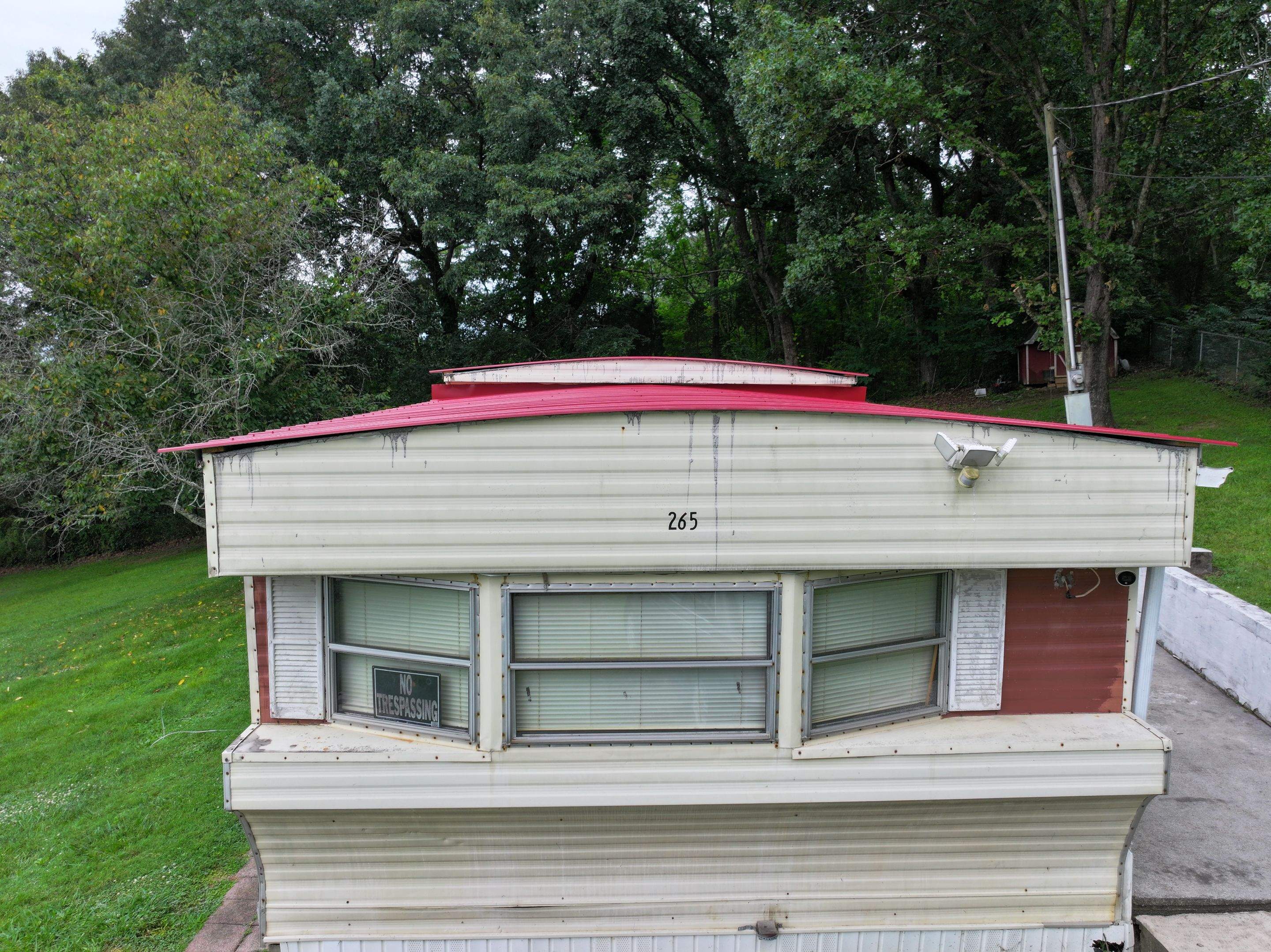 White Residence by Omnia Roofing