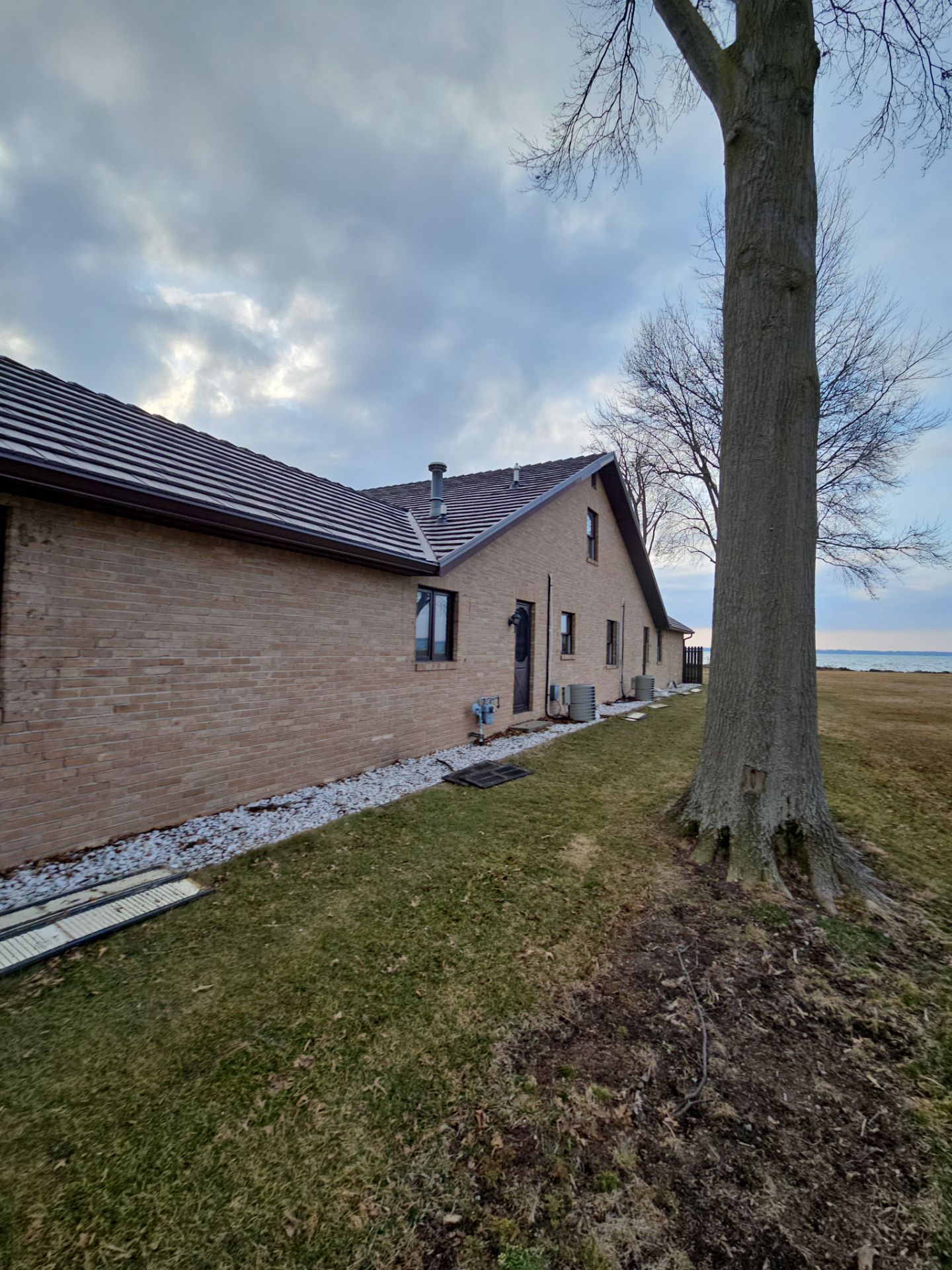 Residential Roofing Installation using Great American Shake - Mustang Brown by Nitro Roofing and Construction