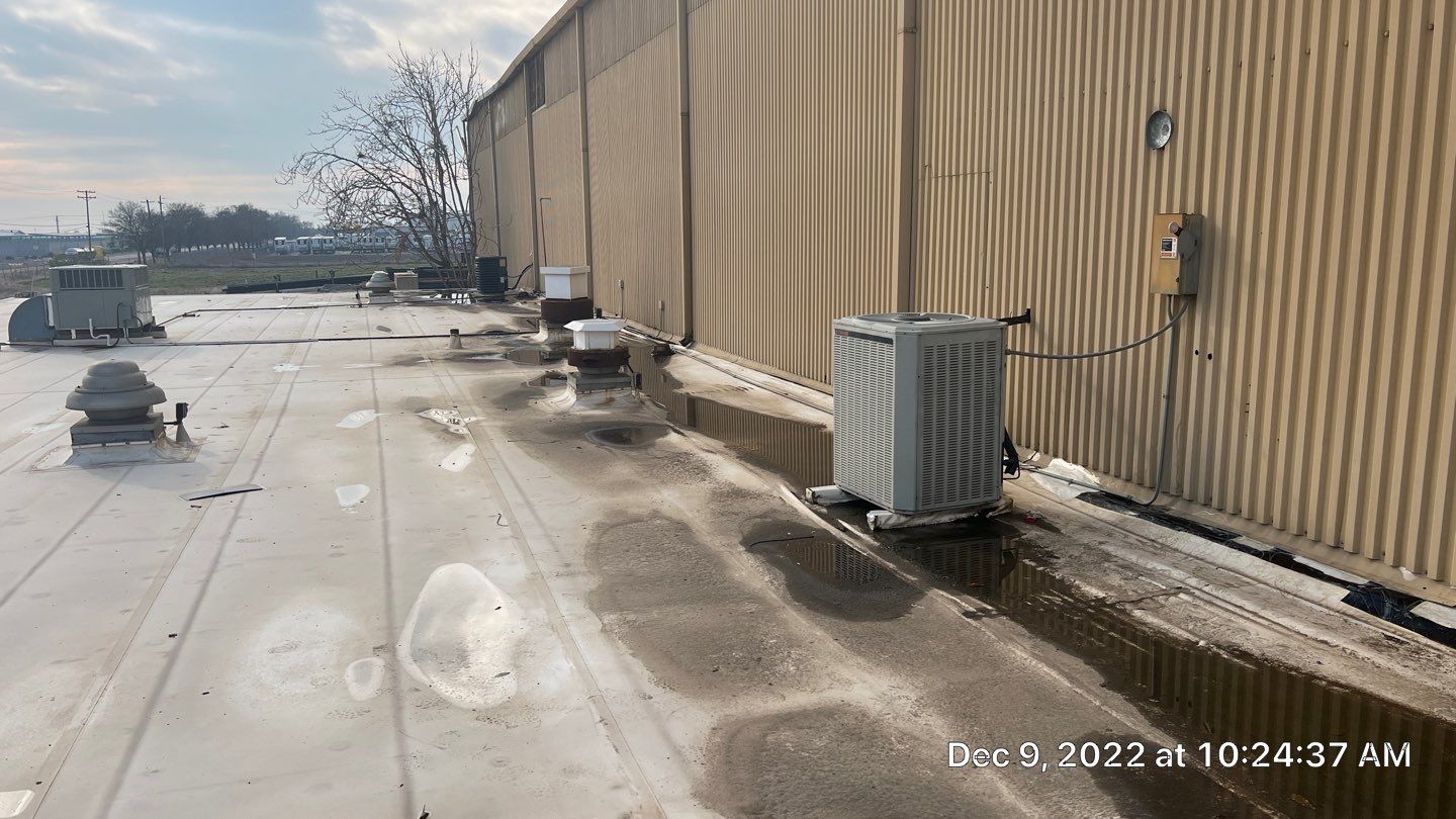 TPO single-ply roofing system using GAF by Straight Edge Roofing Inc