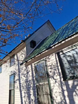 Residential Roofing Installation using Metal