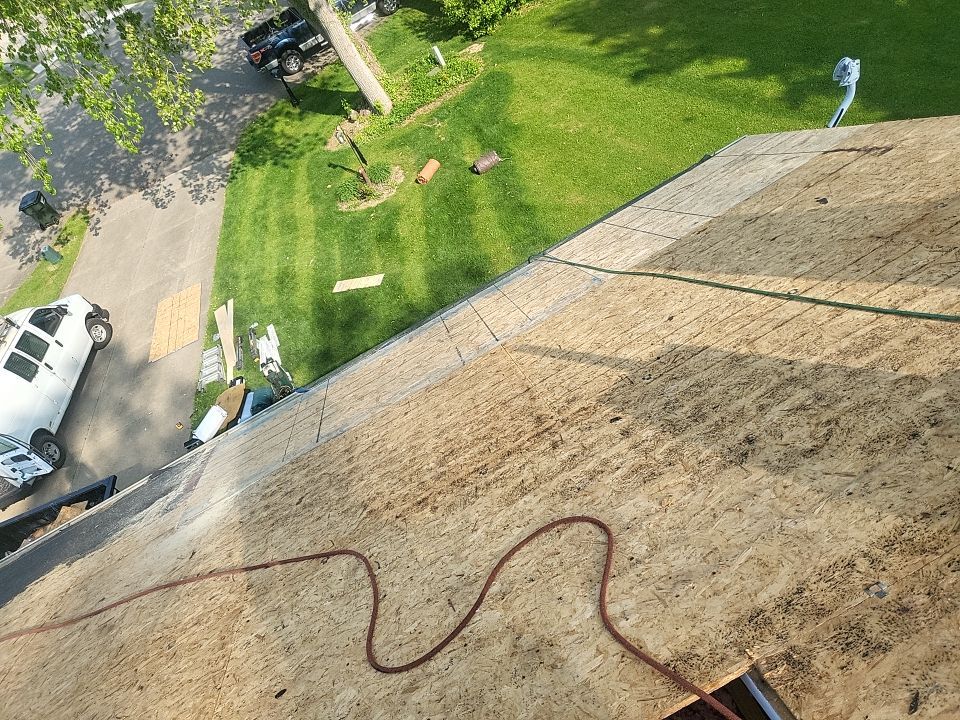 ATLAS PINNACLE COLOR: BLACK SHADOW by Eagle Eye Roofing