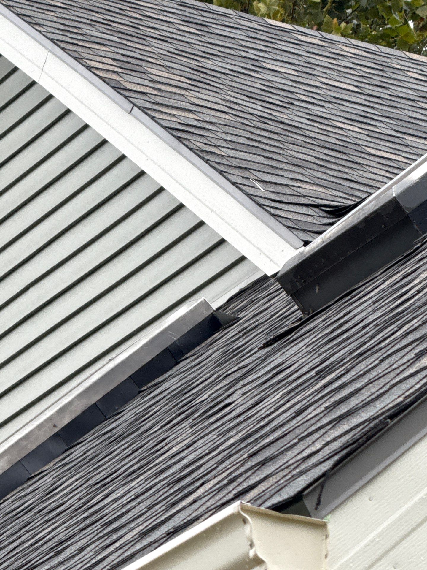 Comprehensive Residential Roof and Siding Replacement in Smithville Missouri by EEC Windows, Siding & Roofing