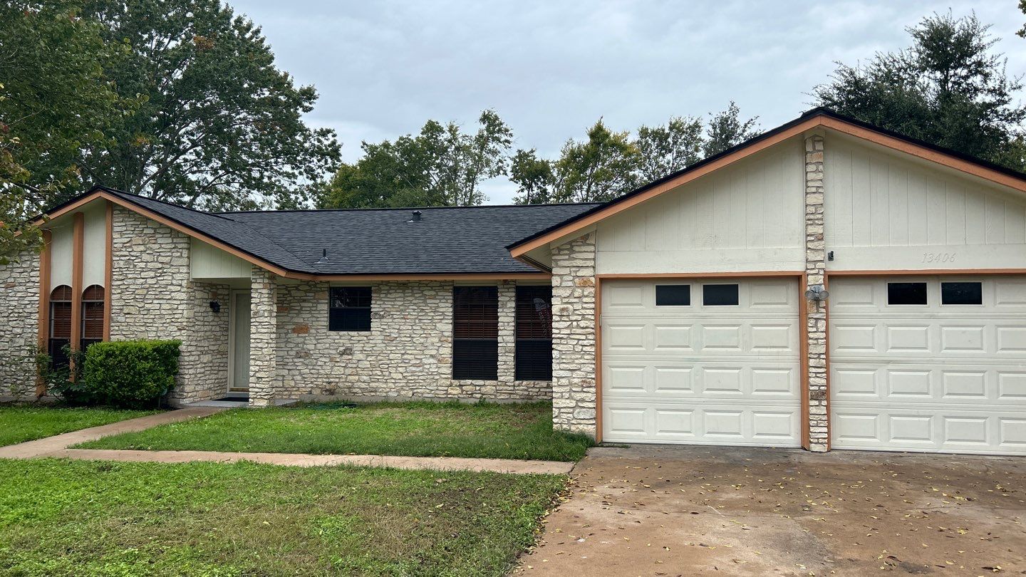 Moire Black - CertanTeed Landmark by RoofsOnly.com