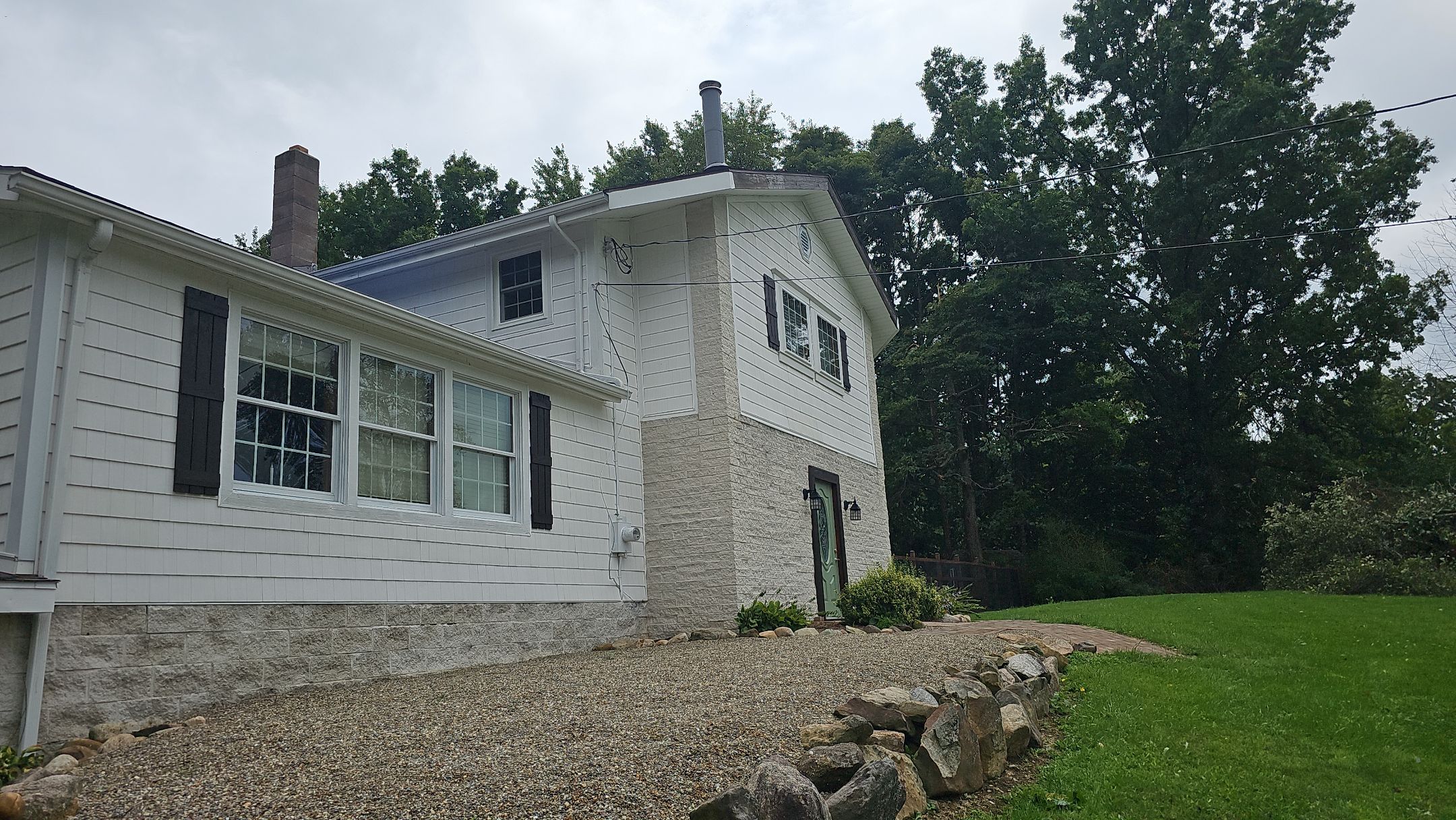 ATLAS PINNACLE COLOR: BLACK SHADOW by Eagle Eye Roofing
