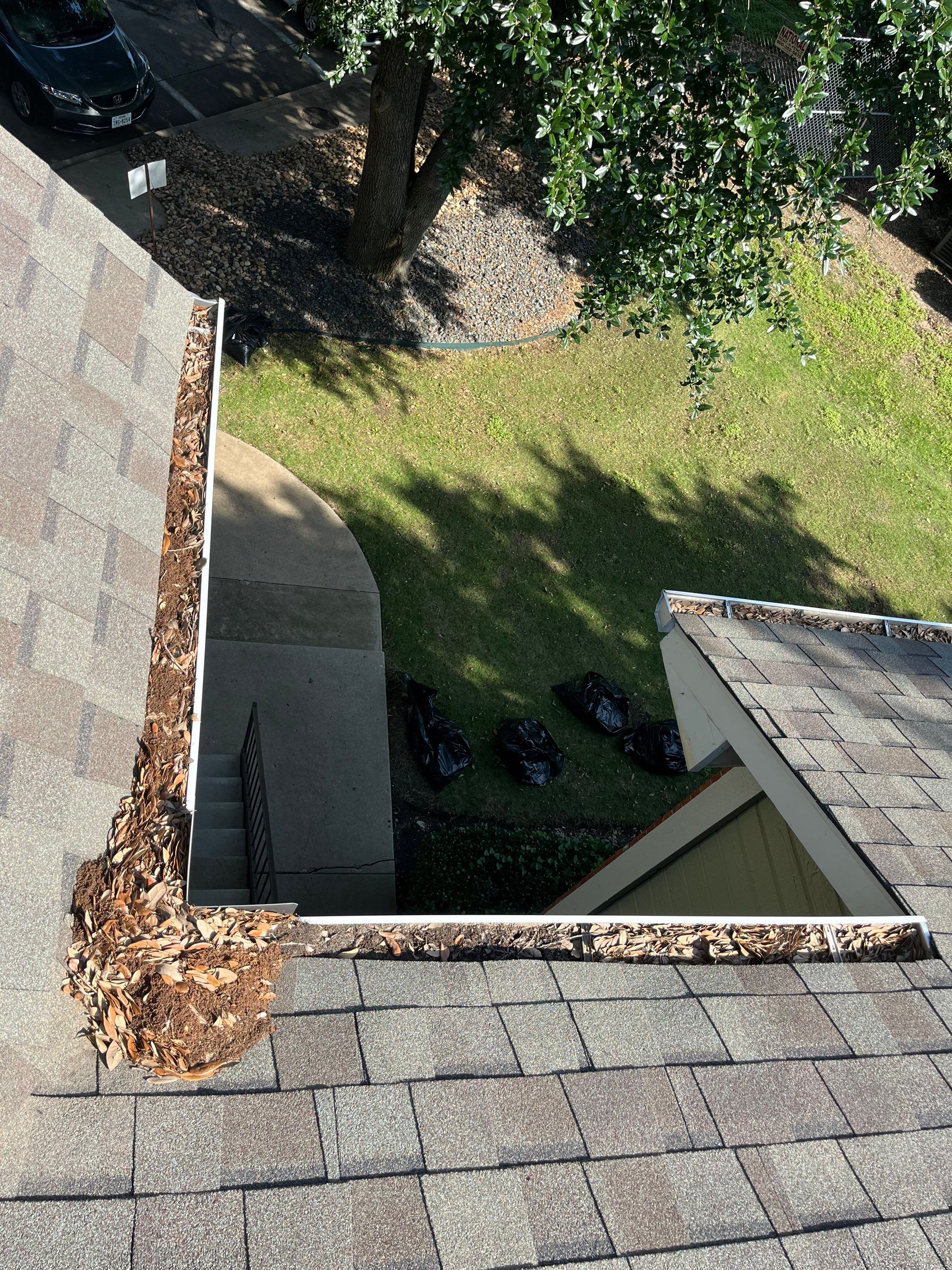 HOA gutter cleaning before photo.