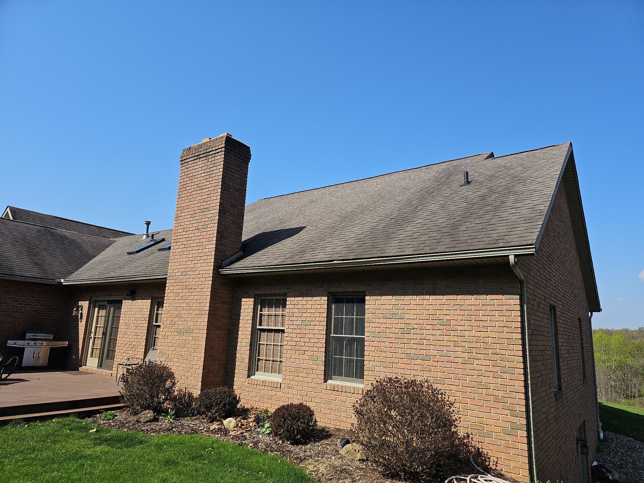 ATLAS PINNACLE COLOR: WEATHERED SHADOW by Eagle Eye Roofing