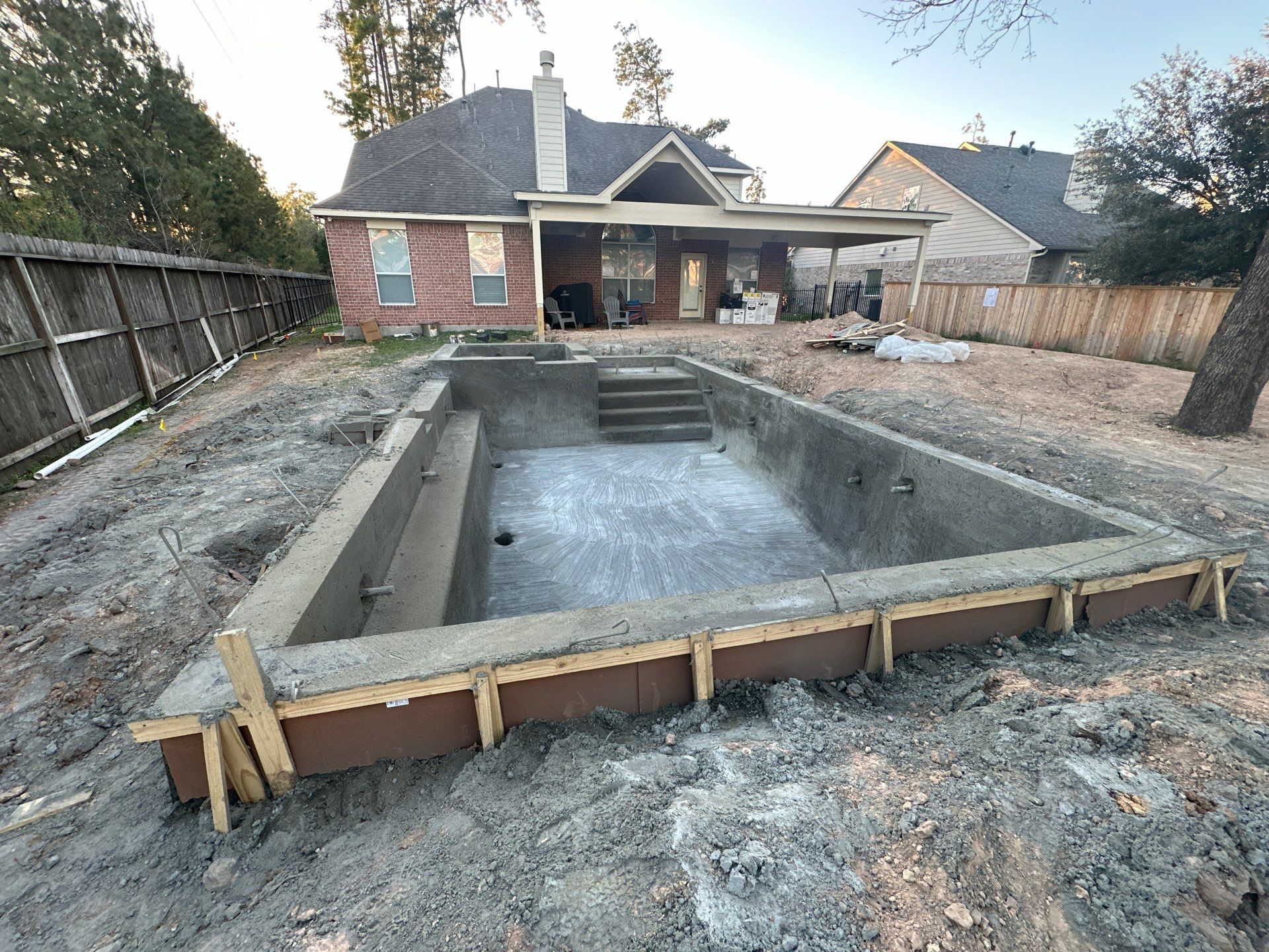 Pool, Patio Cover and Summer Kitchen in Creekside by SophAlx LLC