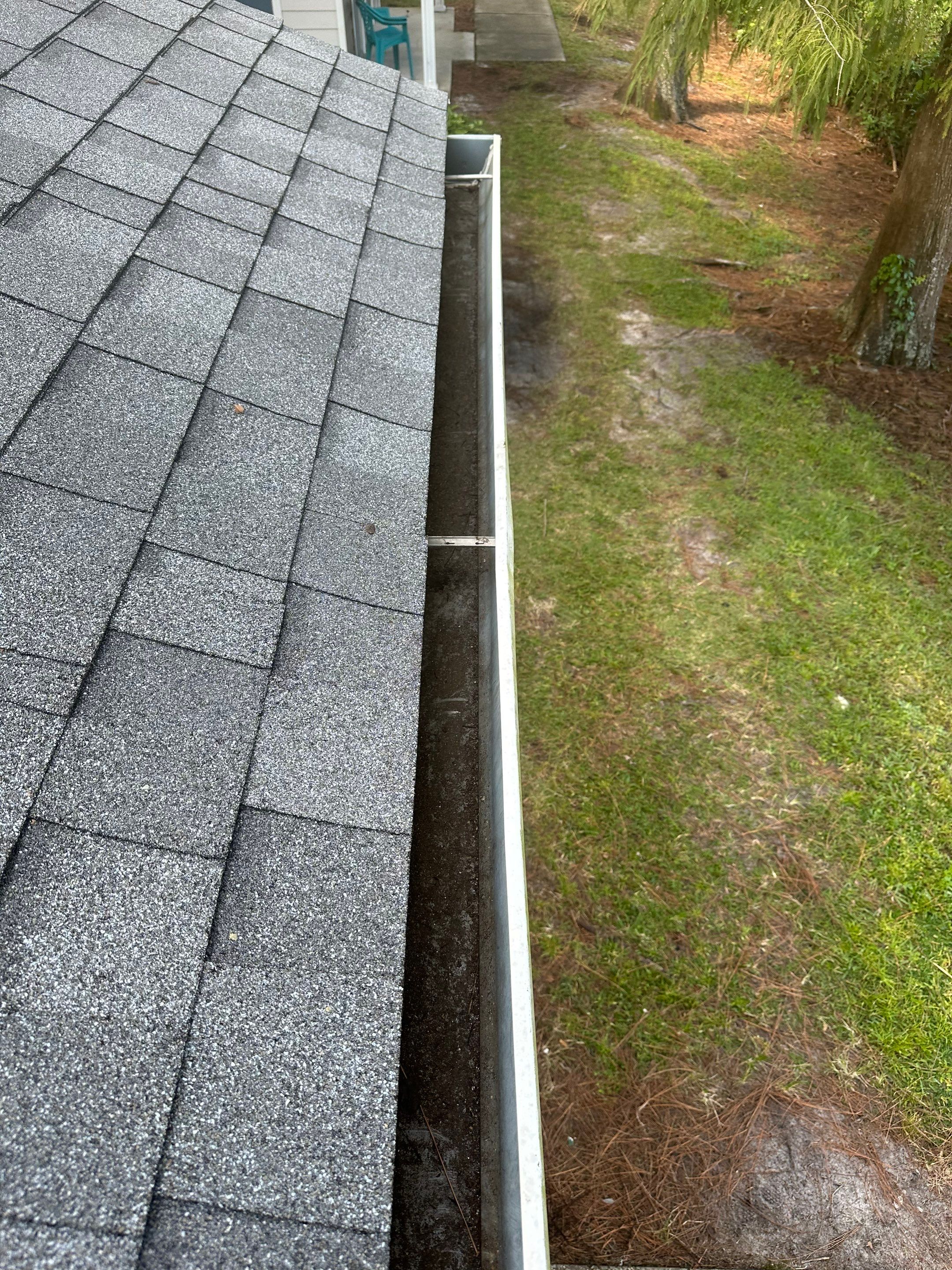 Commercial gutter cleaning Deltona & DeLand after photo with clean gutters