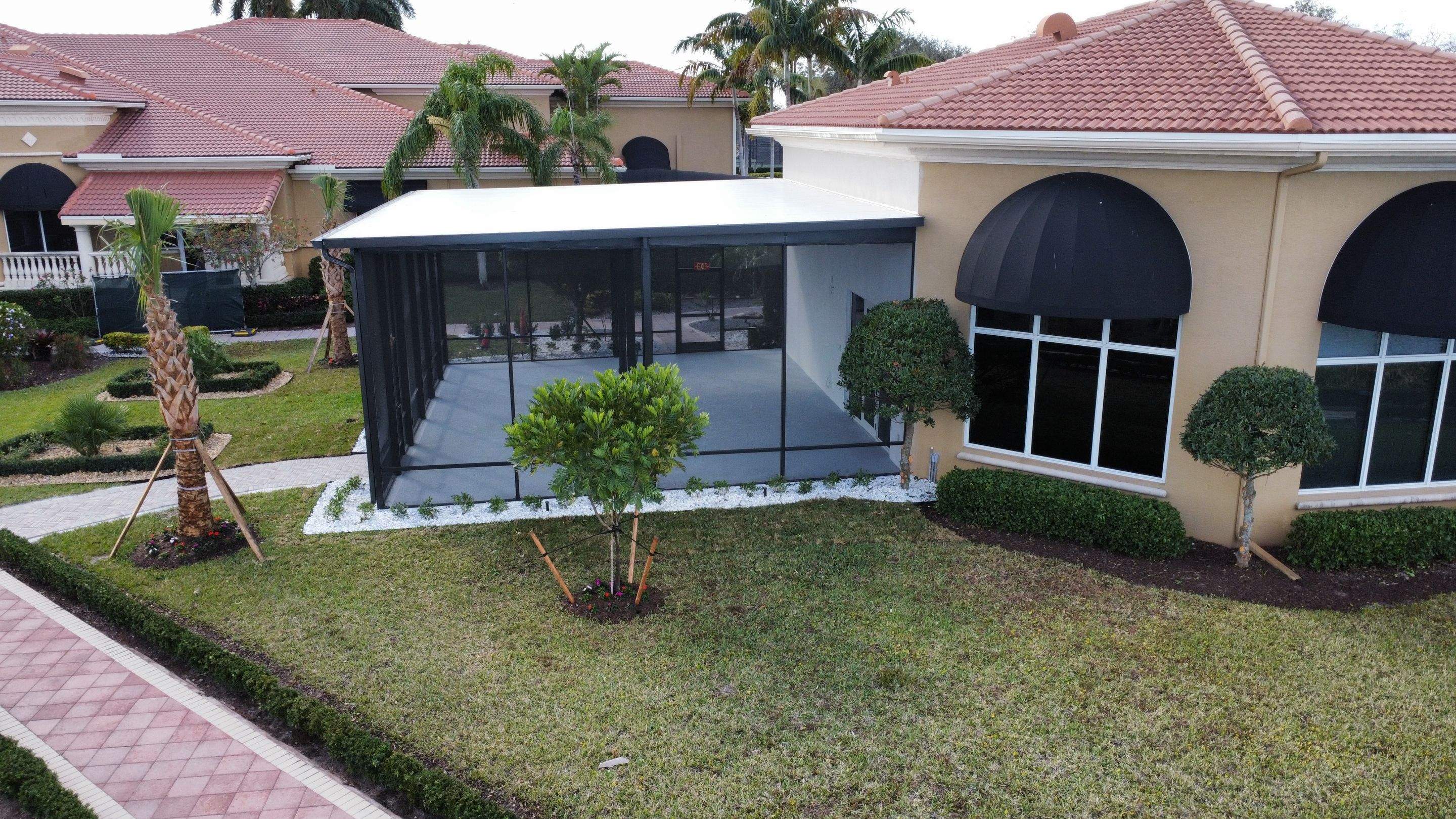 Valencia Lakes Cafe Insulated Roof w/ Screen Enclosure by The Screen Depot, Inc