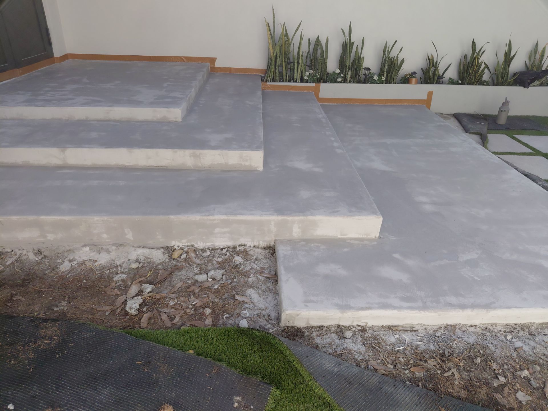Entrance Steps with Microtopping by Seamless Surfaces