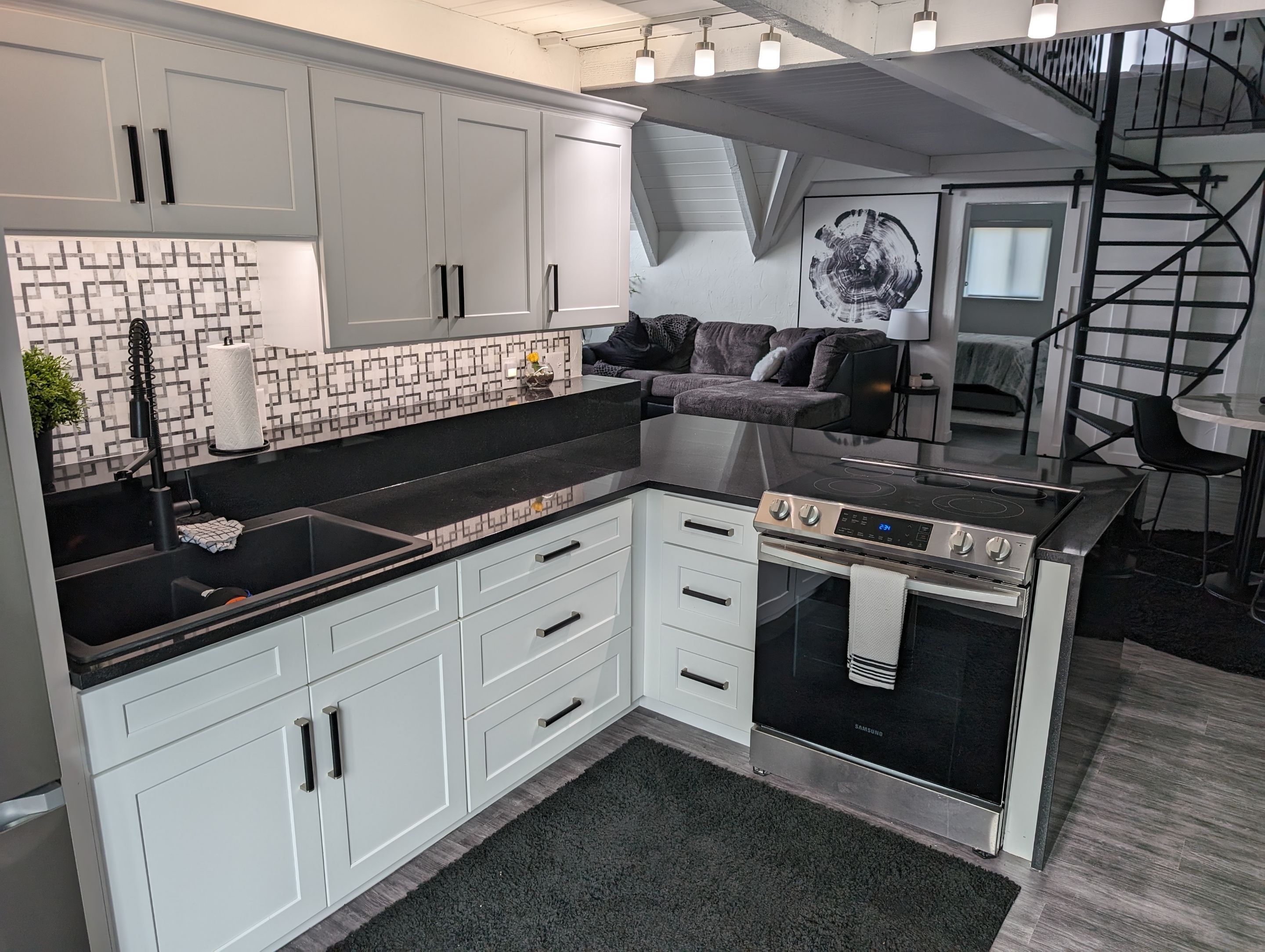 Kitchen Remodel using White Shaker Cabinetry by Kitchen Works LLC
