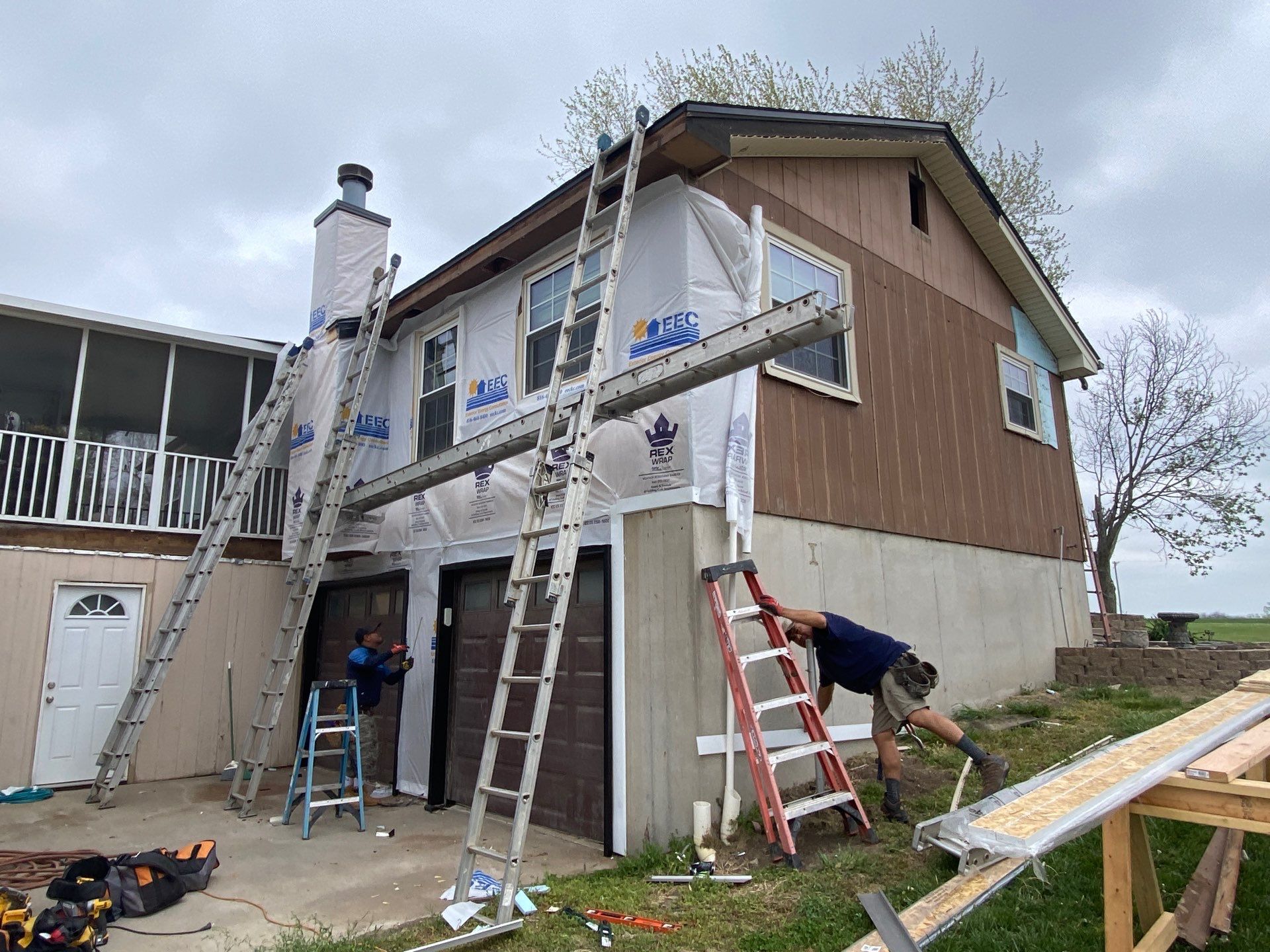 Modern Living by EEC  Windows, Siding & Roofing 