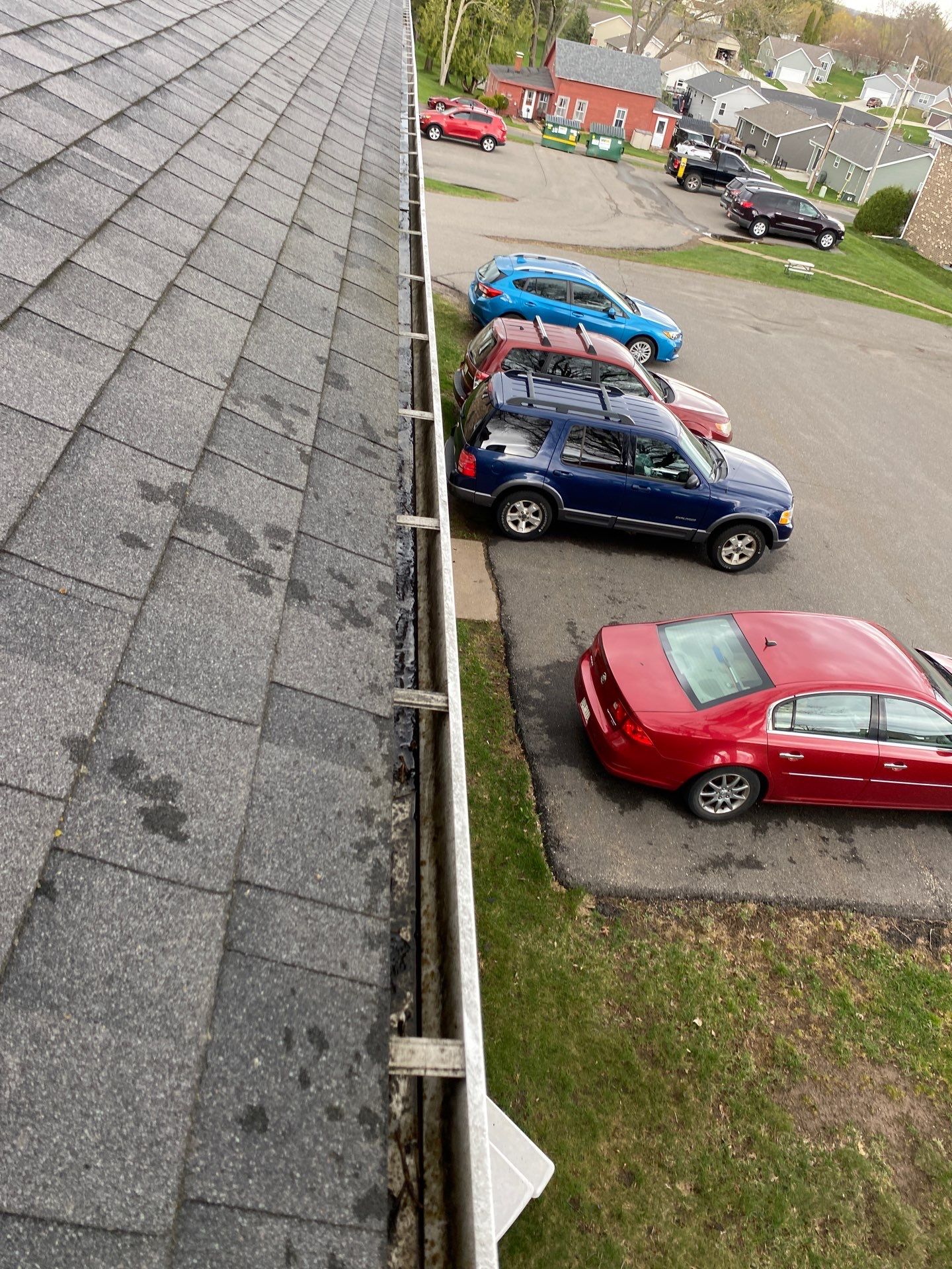 HOA gutter cleaning before photo