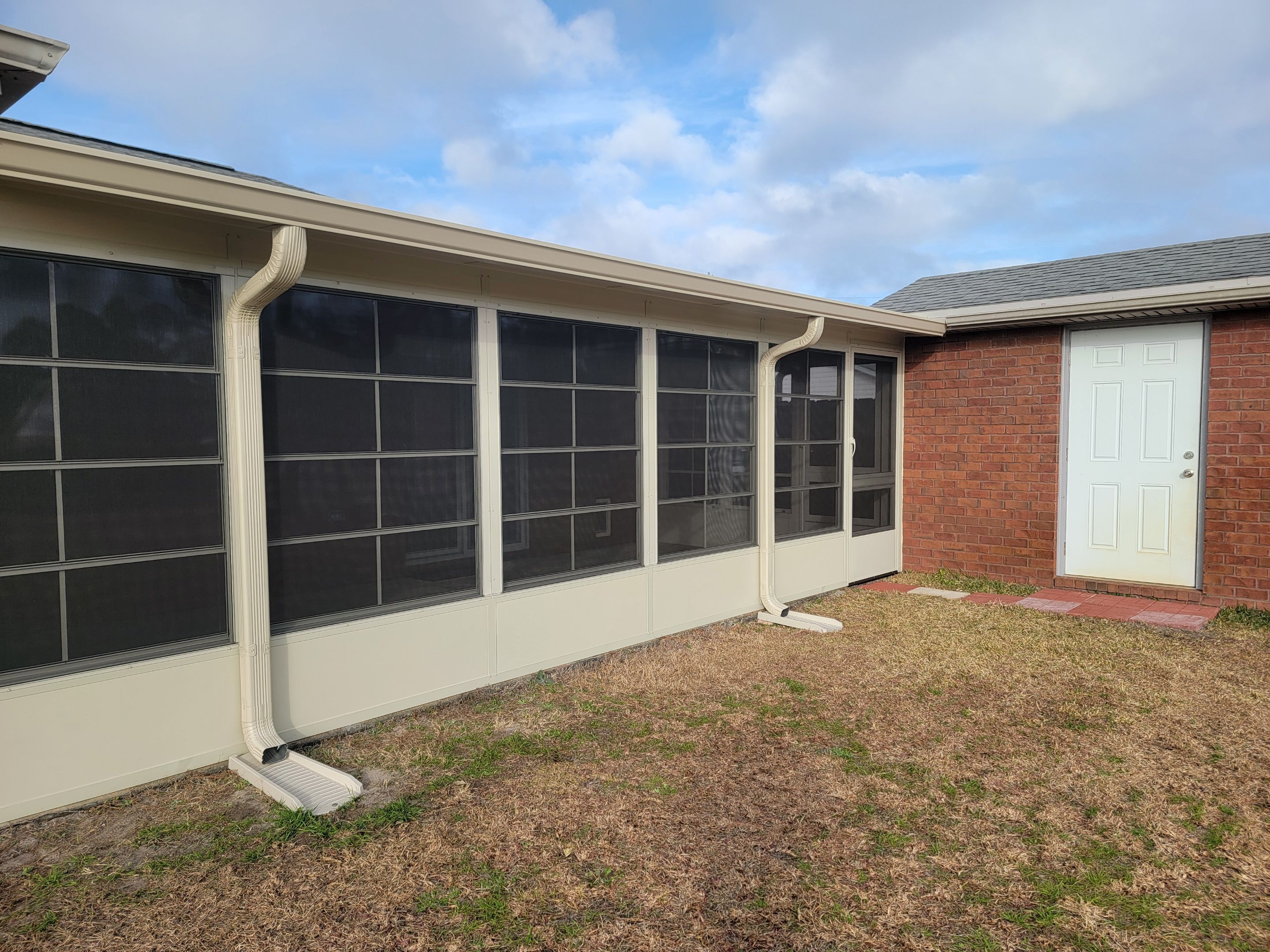 Enclosure w/Vinyl Windows using Colorbeam by Titan Sunrooms