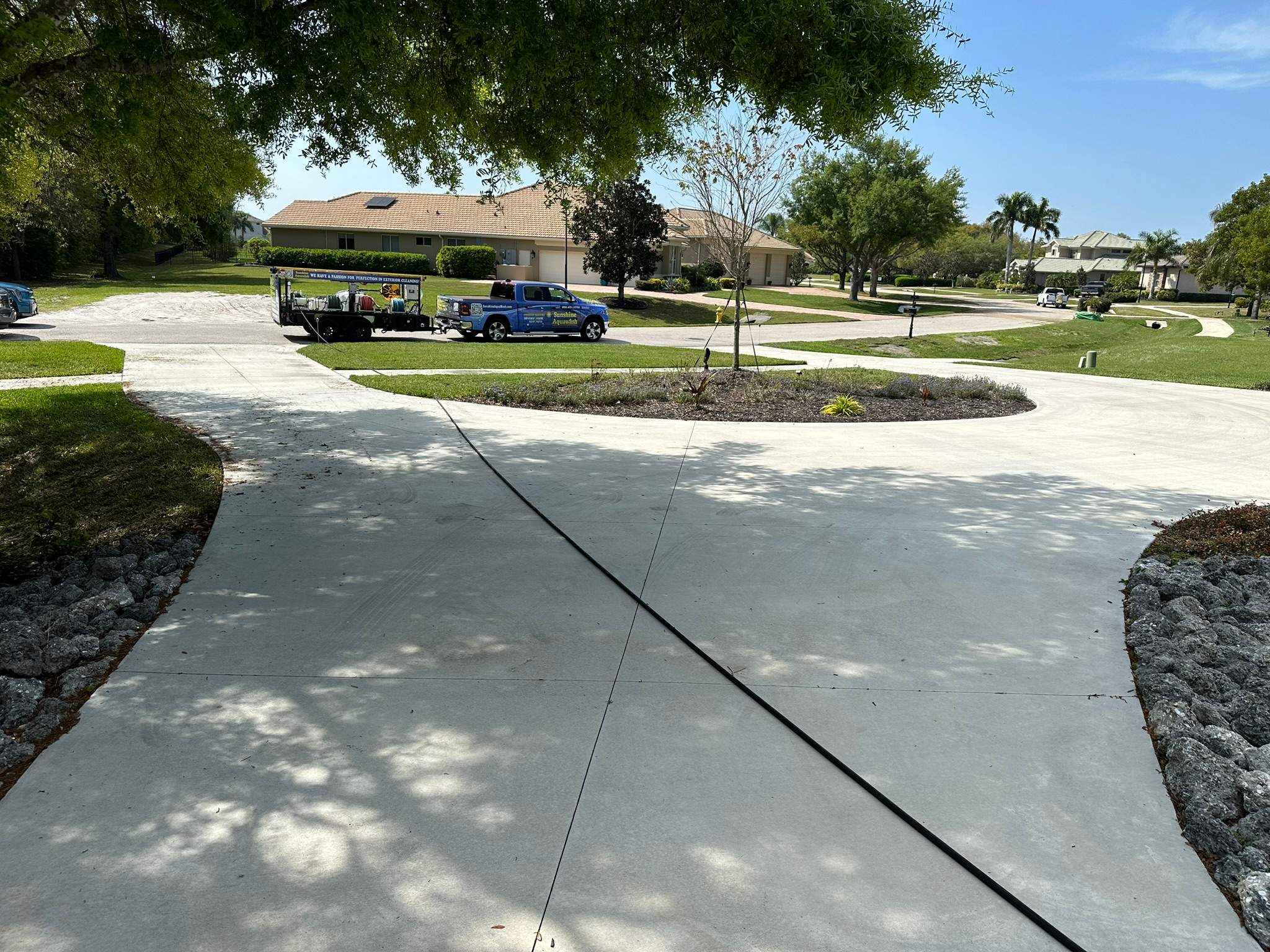 🏡 Large Concrete Driveway & Sidewalk Cleaning – Winding River Community, Bradenton, FL by Sunshine AquaWash