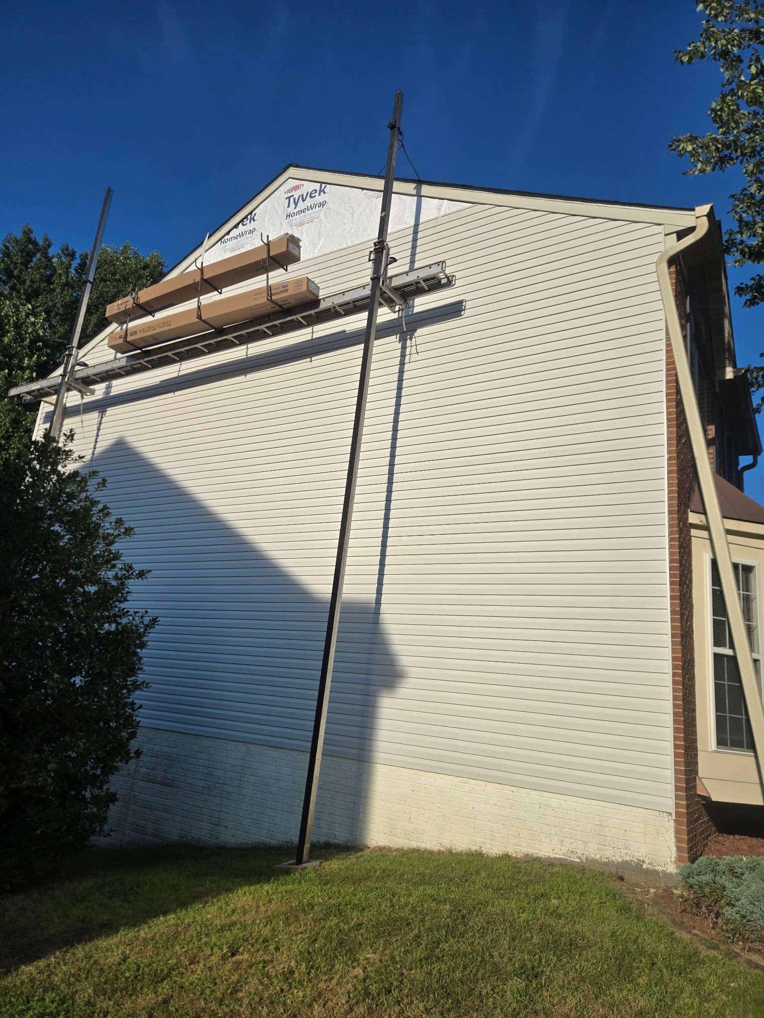 Woodbridge: Siding Replacement with Mastic Ovation Vinyl siding in Linen  by RM Banning, Inc.