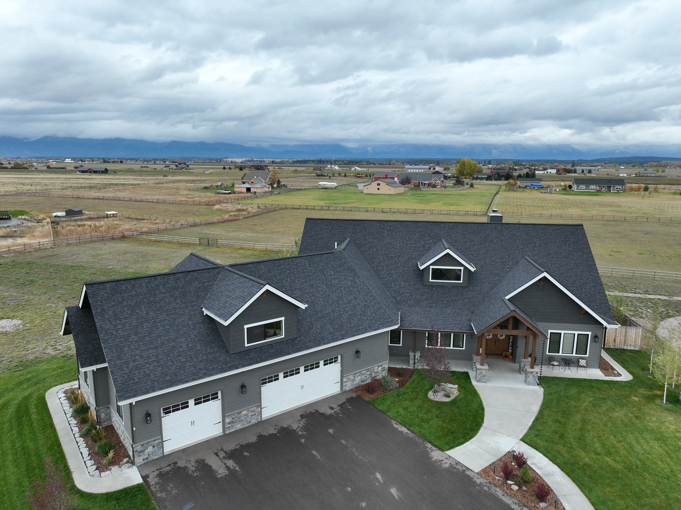 Owens Corning TruDefinition Duration - Onyx Black by Montana Roofing Solutions