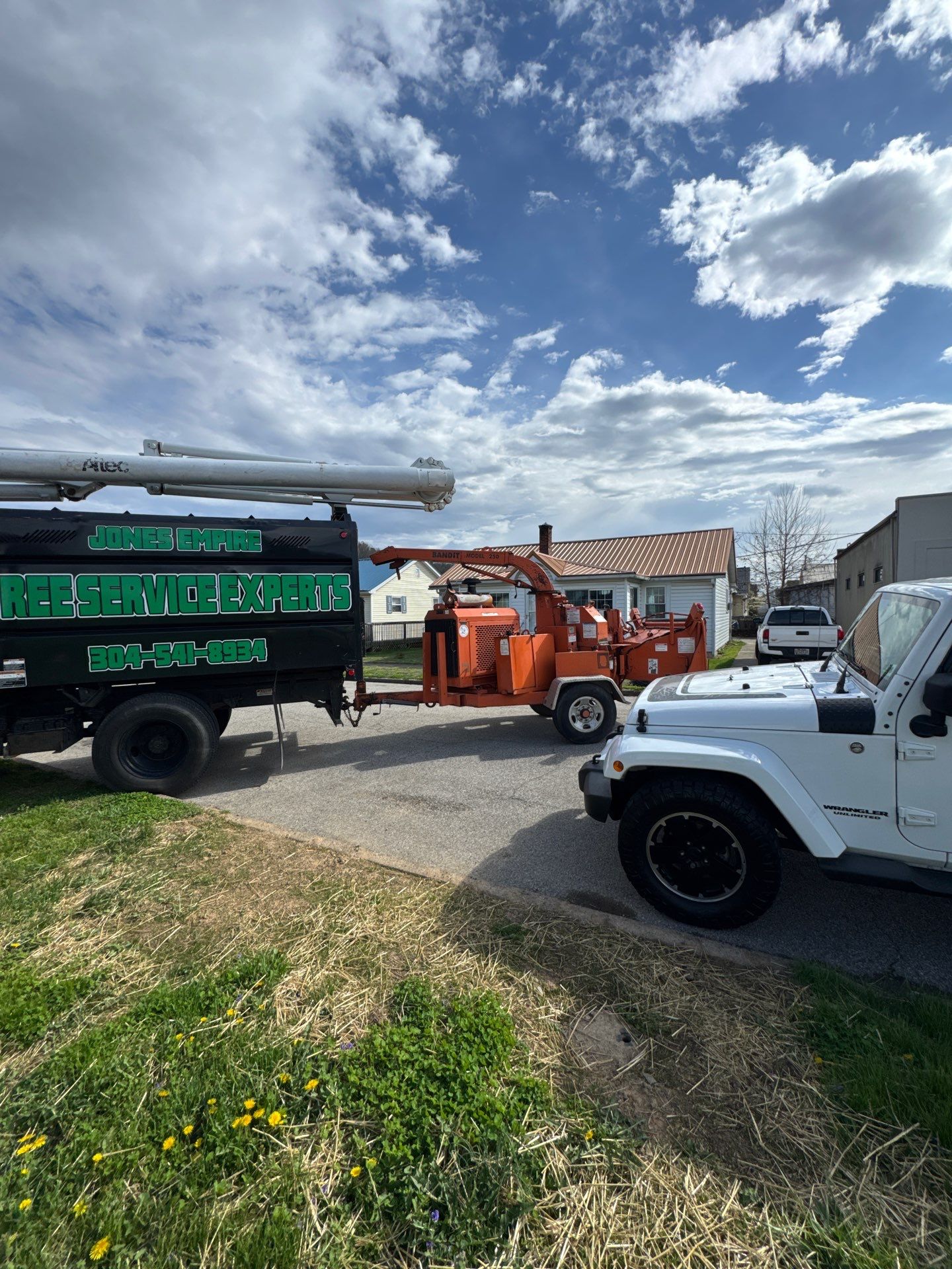 Project in Nitro, WV 	Rotator Crane Lifts Tree Off House | Nitro WV 	•	One Wrong Move Job | Rotator Crane Tree Removal 	•	Heavy Rescue Tree Job | Nitro WV 	•	Extreme Tree Removal Over Home | Nitro WV by Jones Empire LLC