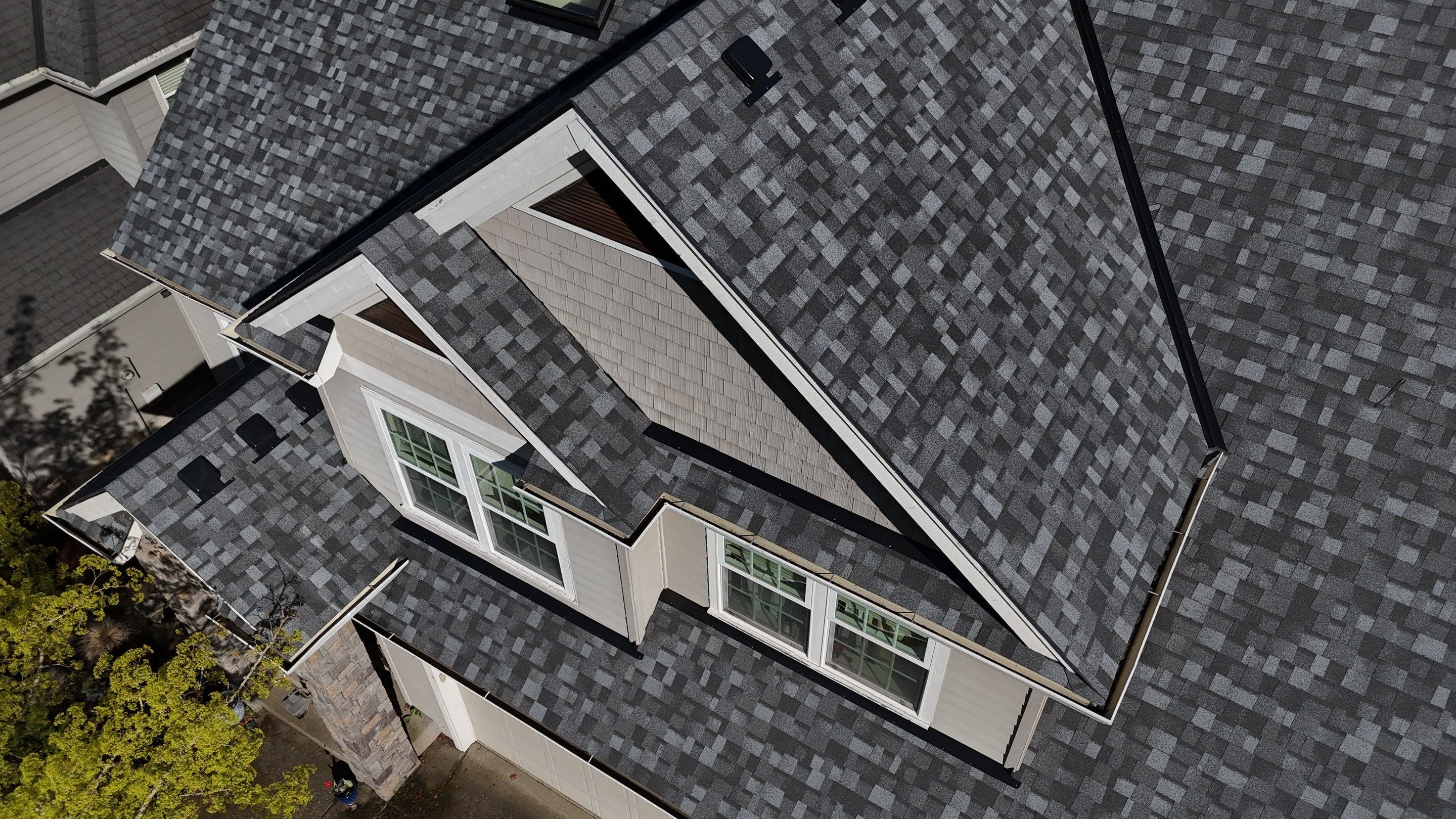 Valiant Roofing, LLC featured photo.
