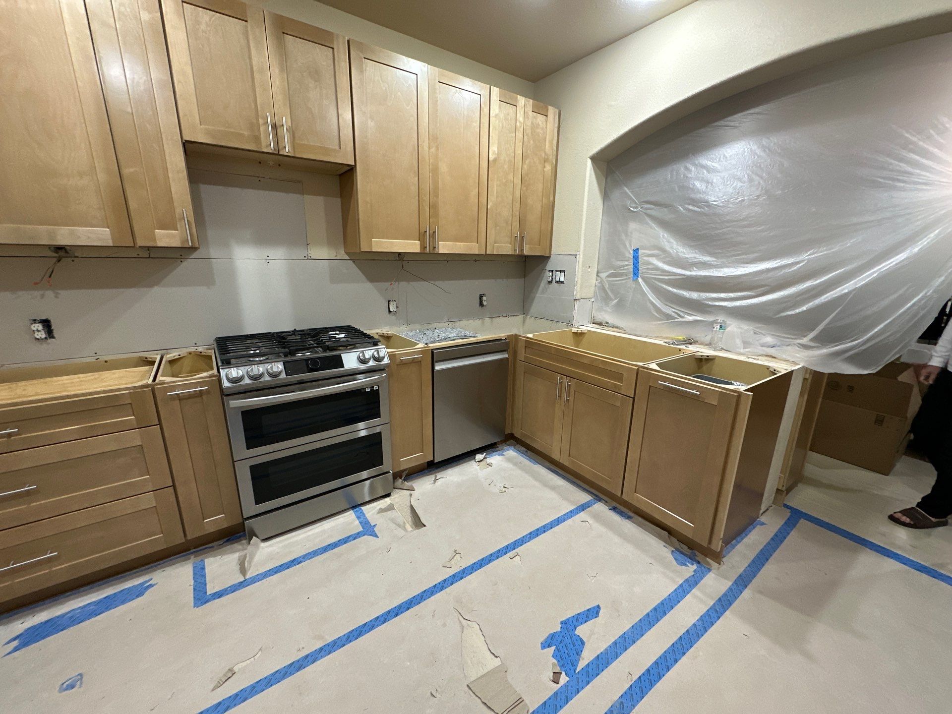 Layout-Loving Kitchen Refresh: Stunning Update in 14 Days Flat by Tibi Soli LLC