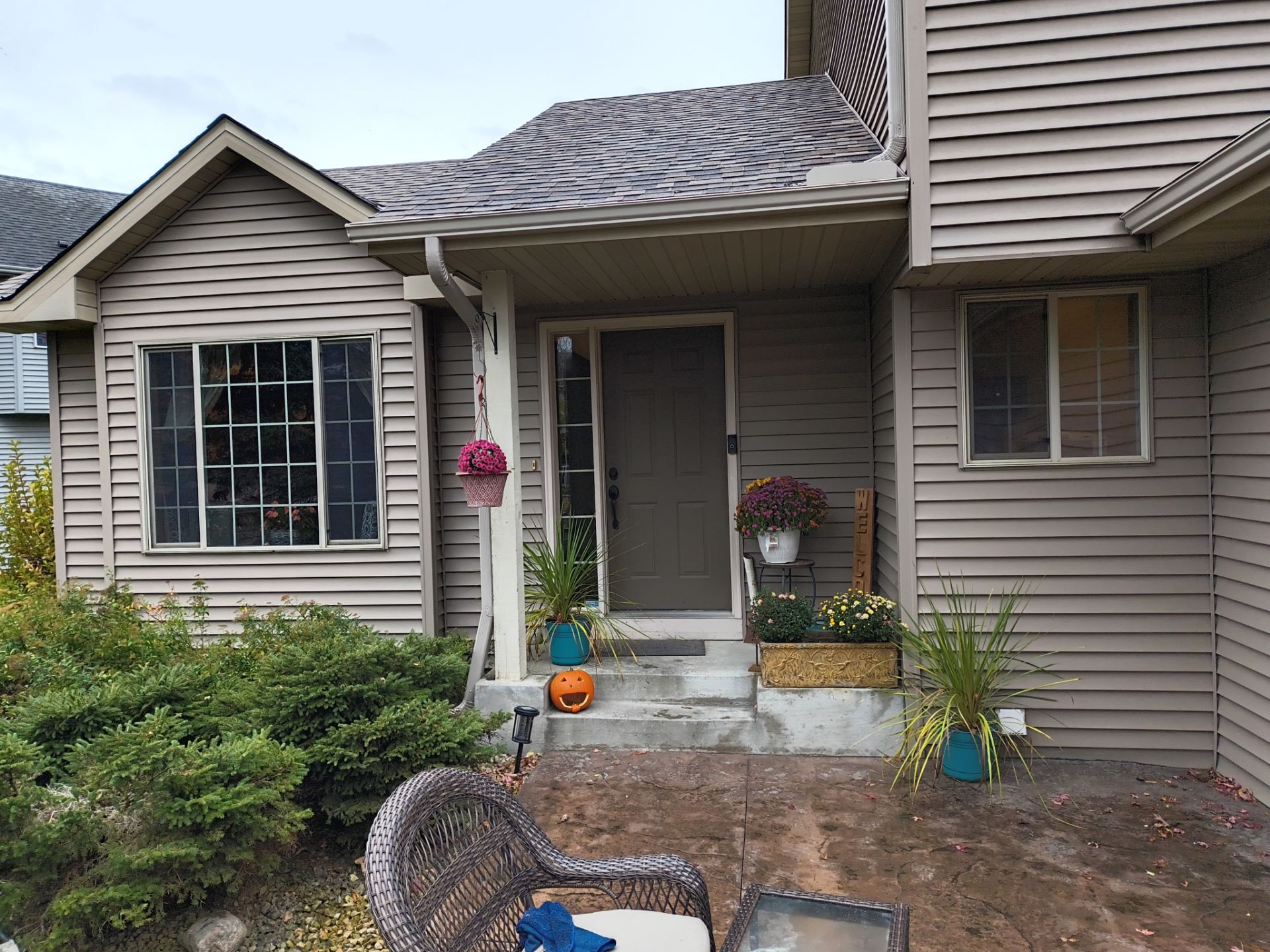 5" Gutter Installation with Leaf Protection Reinstalled – Waconia, MN by Next Level Seamless Gutters / Exteriors Inc.