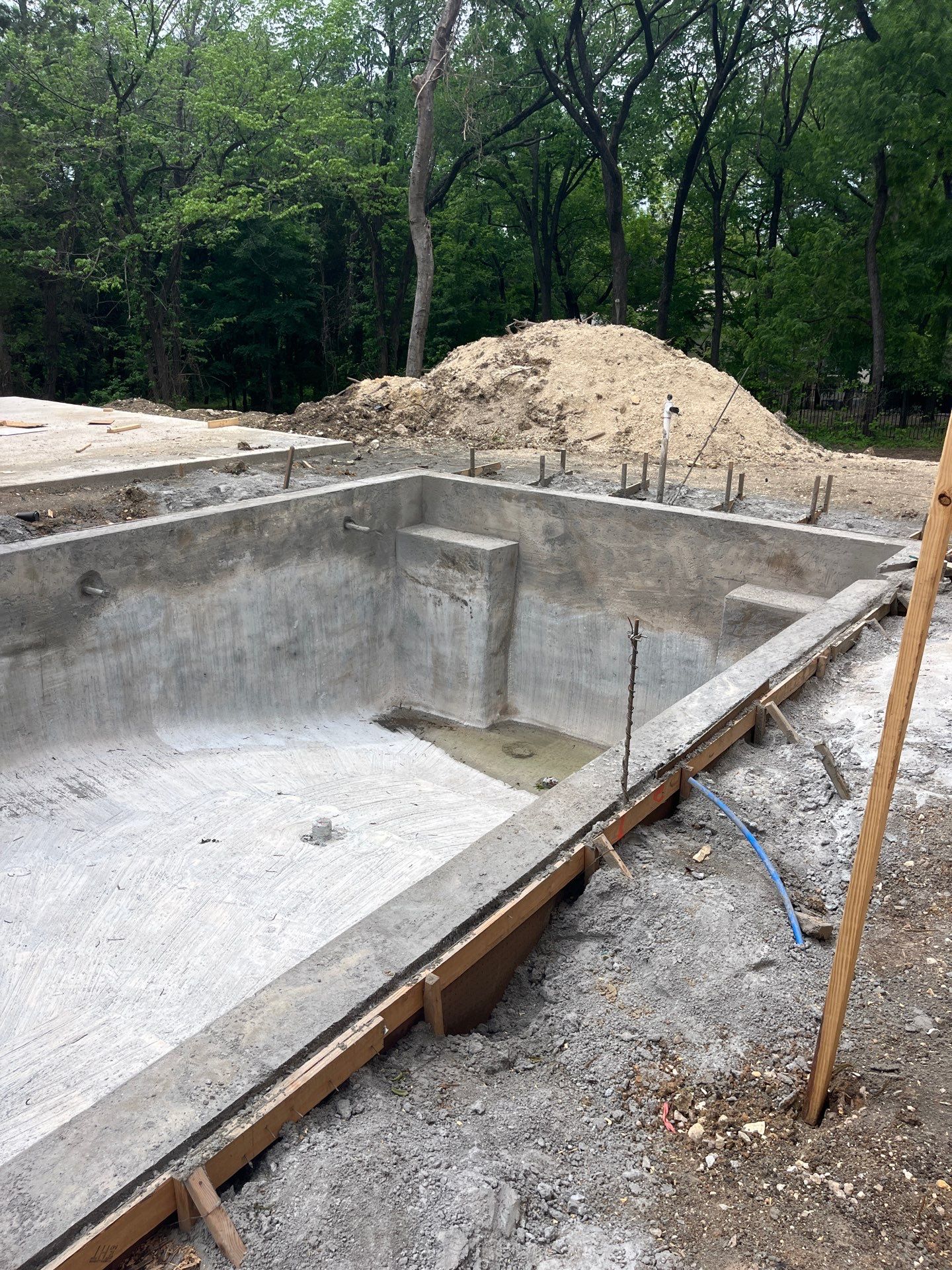 Modern Geometric Pool with Tanning Ledge by Pinnacle Pools and Spas - DFW