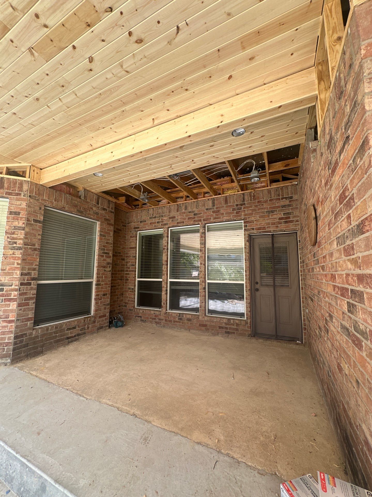 Pool, Patio Cover and Summer Kitchen in Sterling Ridge by SophAlx LLC